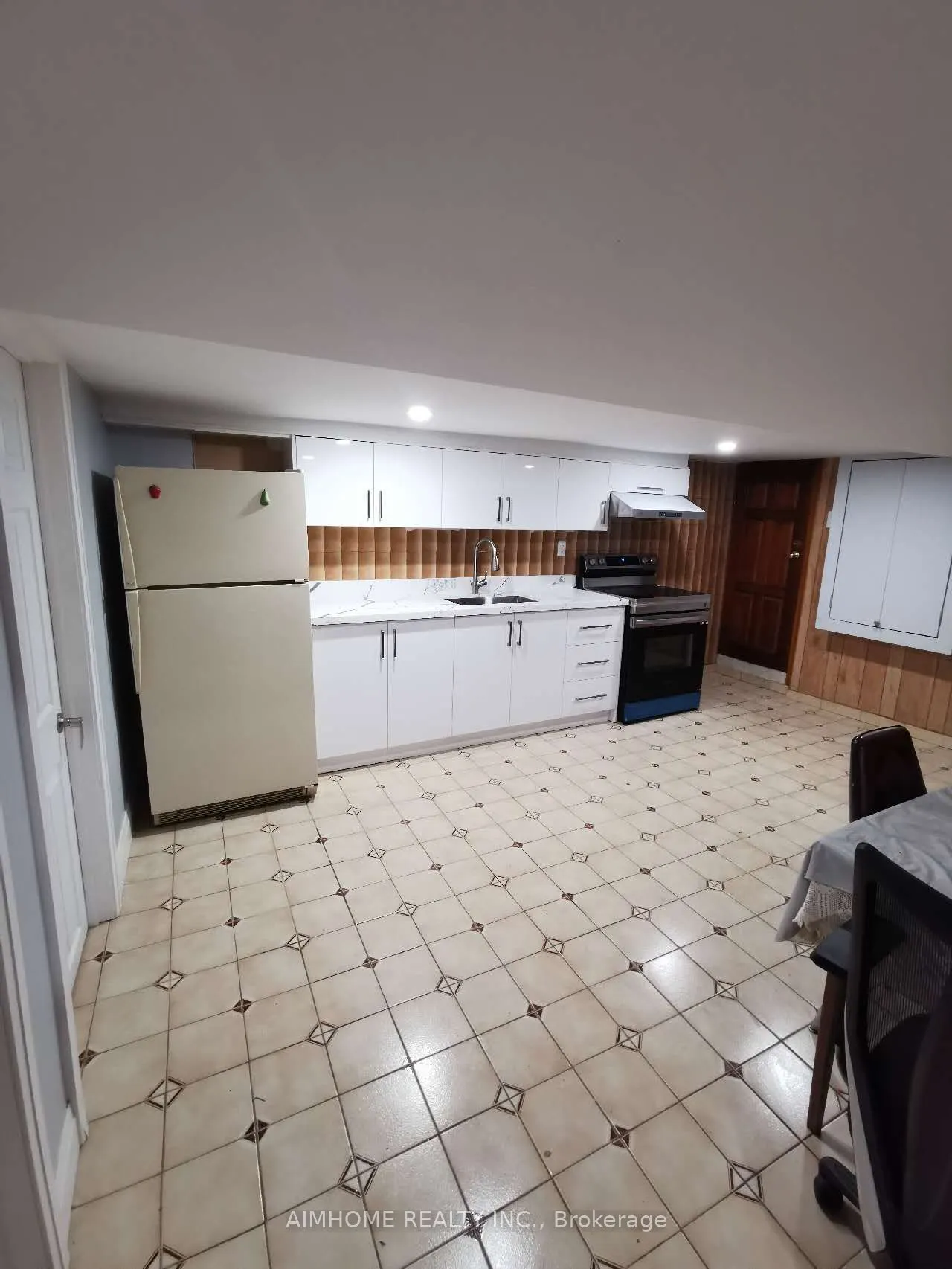 44 Robinson Street, #BSM APT
