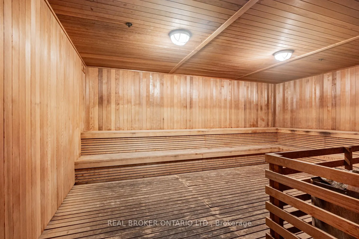 19 Bathurst Street, #816