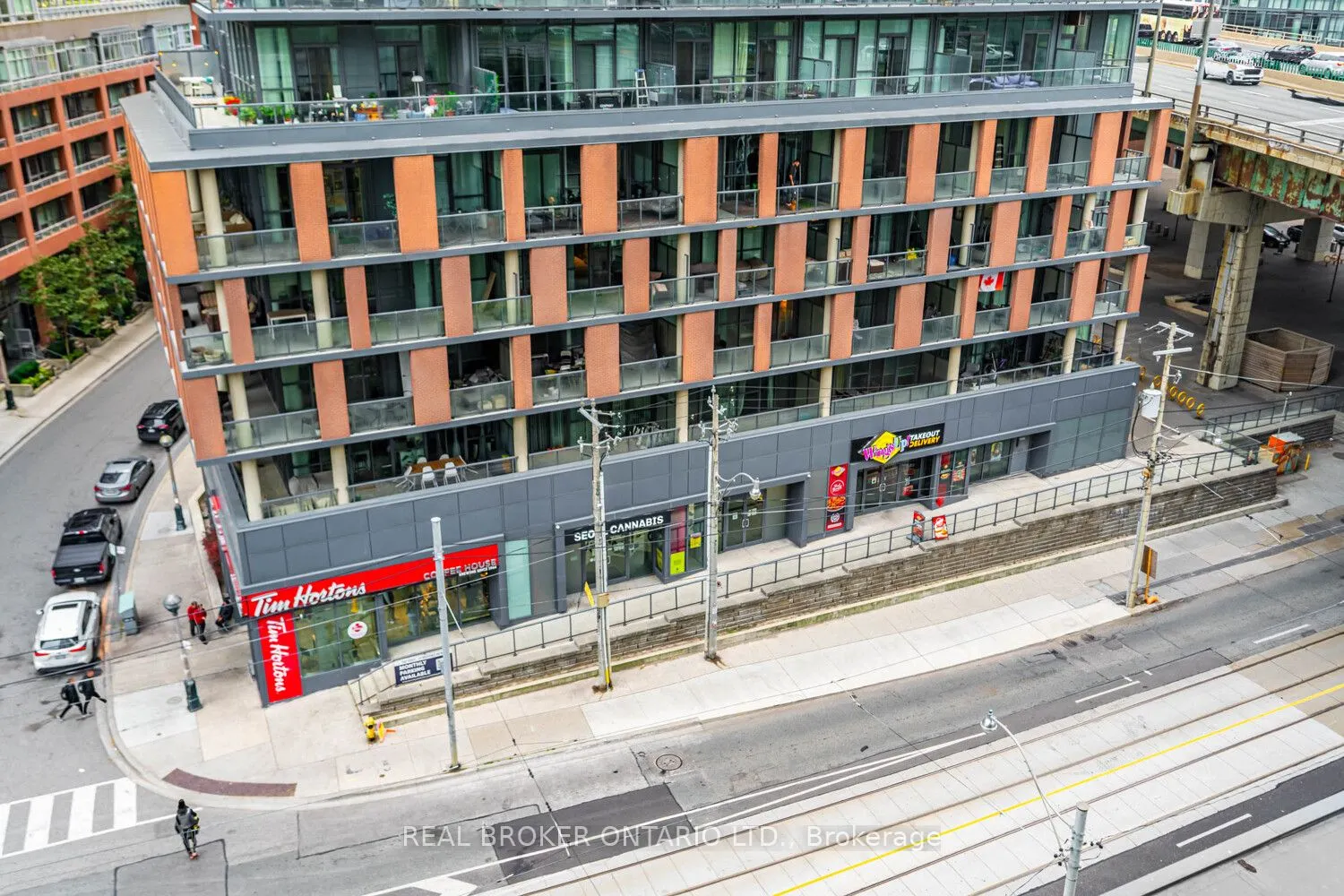 19 Bathurst Street, #816