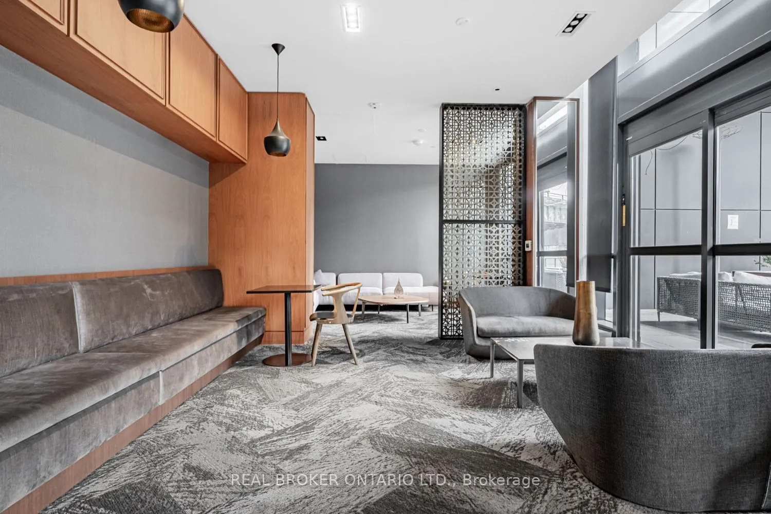 19 Bathurst Street, #816