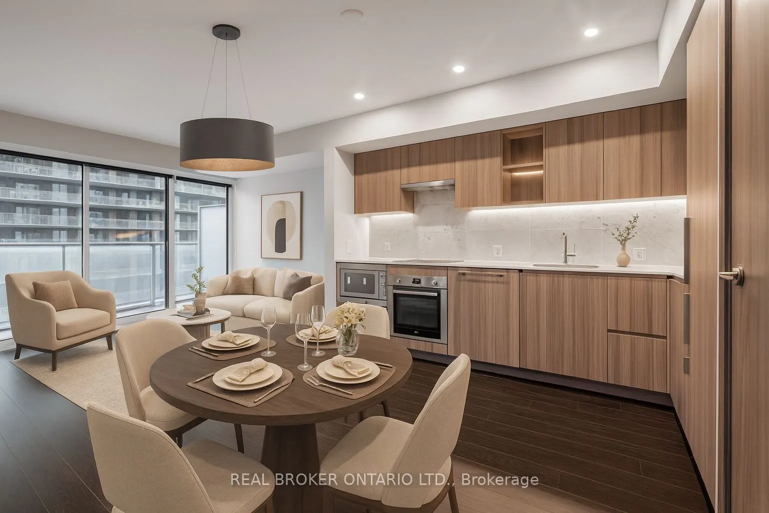 19 Bathurst Street, #816