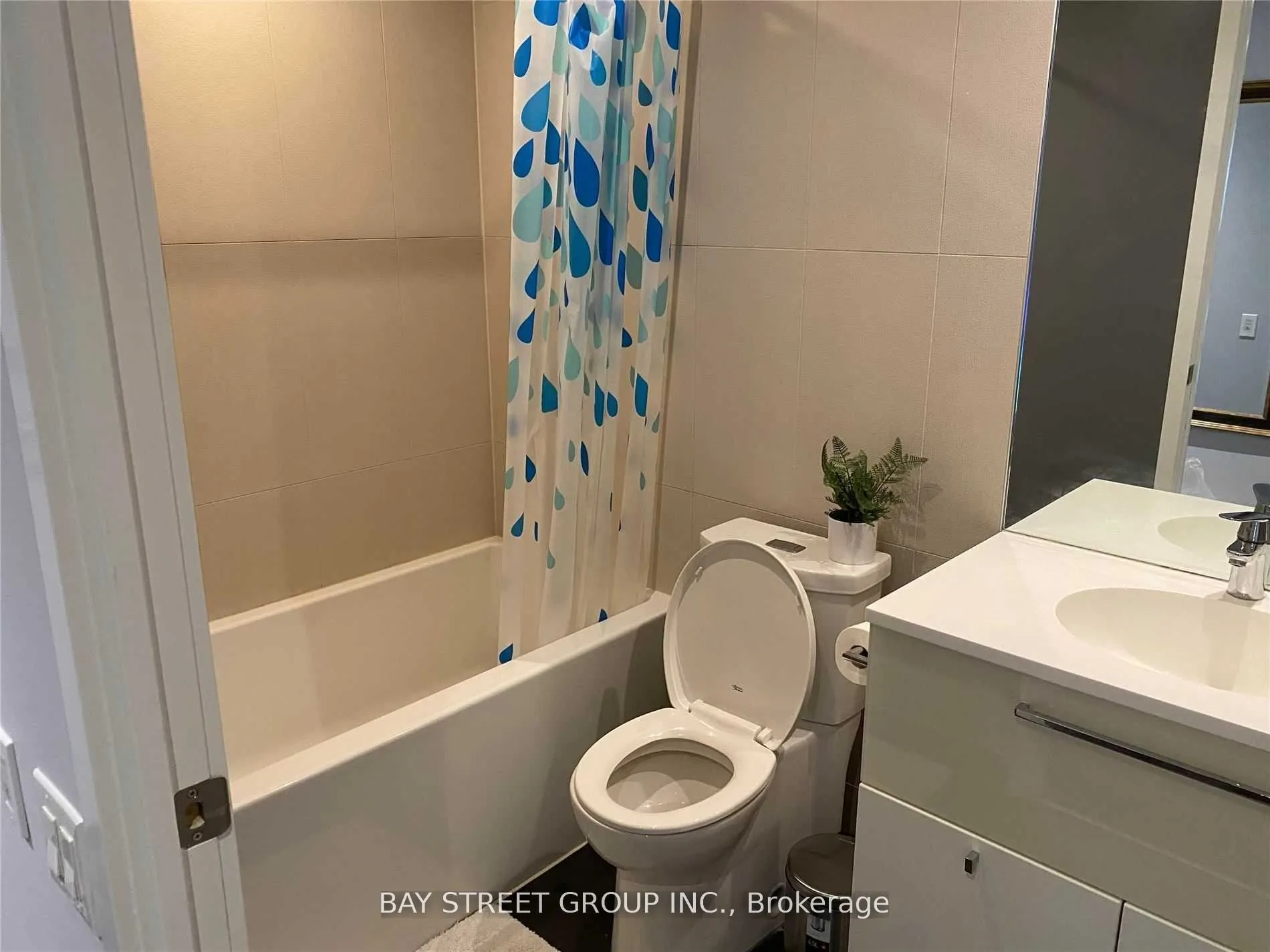 15 Grenville Street, #710