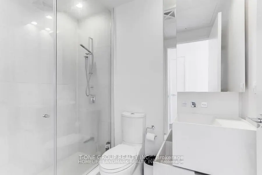 1 Bloor Street E, #5002