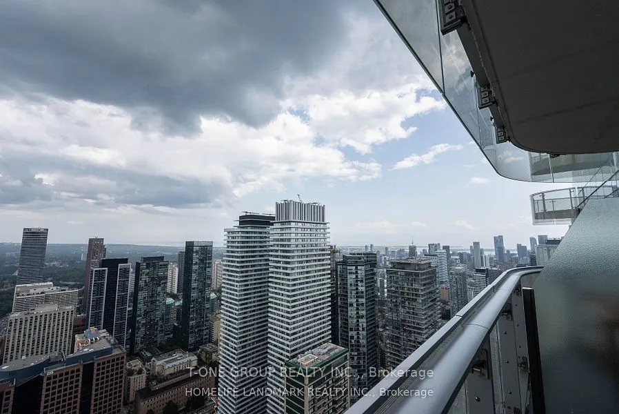1 Bloor Street E, #5002