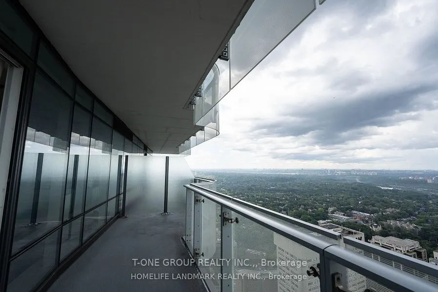1 Bloor Street E, #5002
