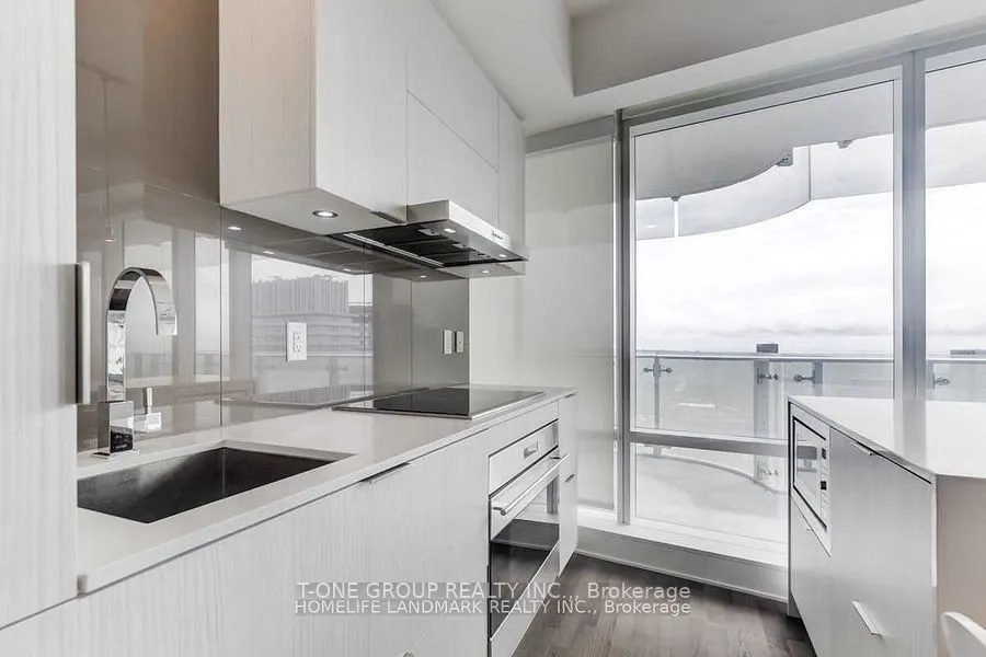 1 Bloor Street E, #5002