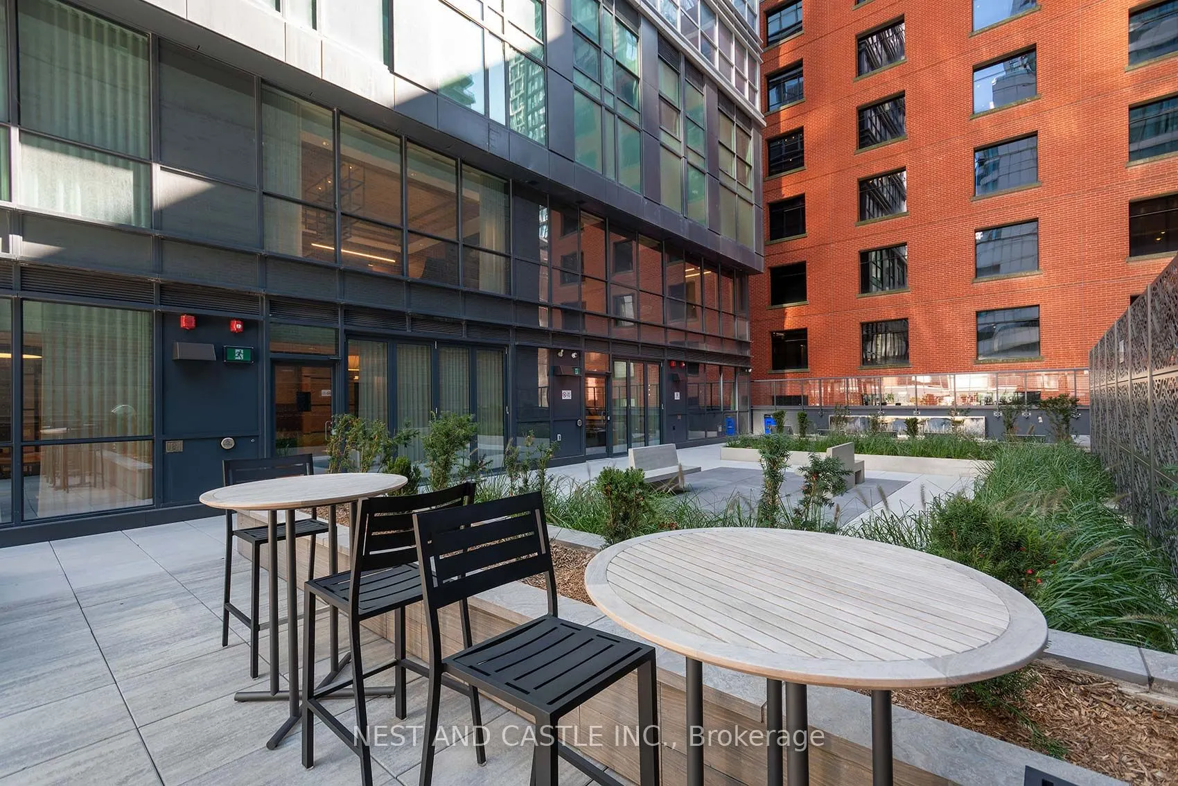 327 King Street W, #4104