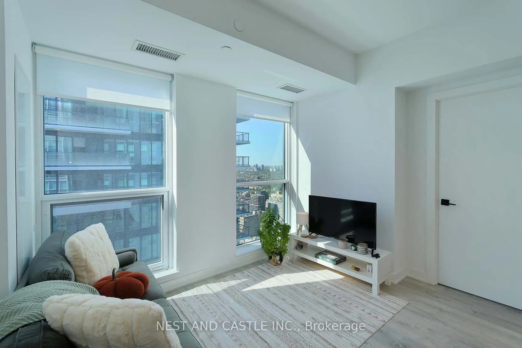 327 King Street W, #4104