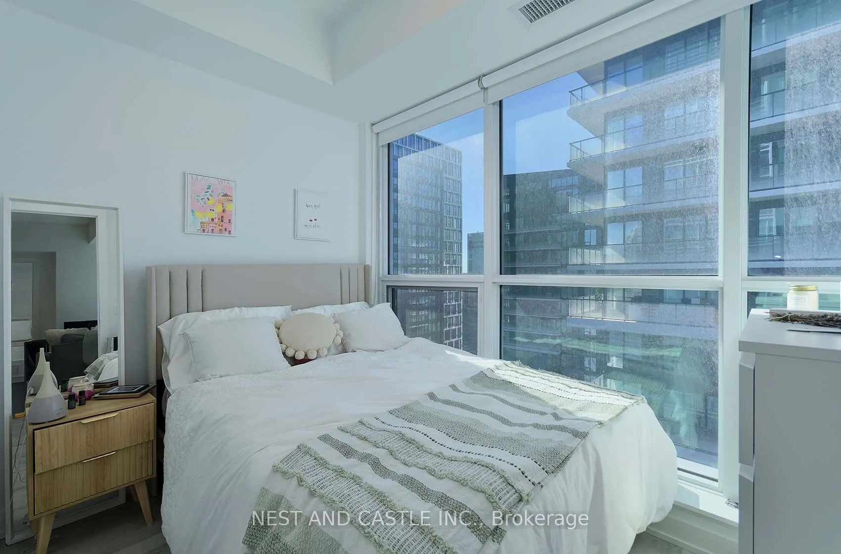 327 King Street W, #4104