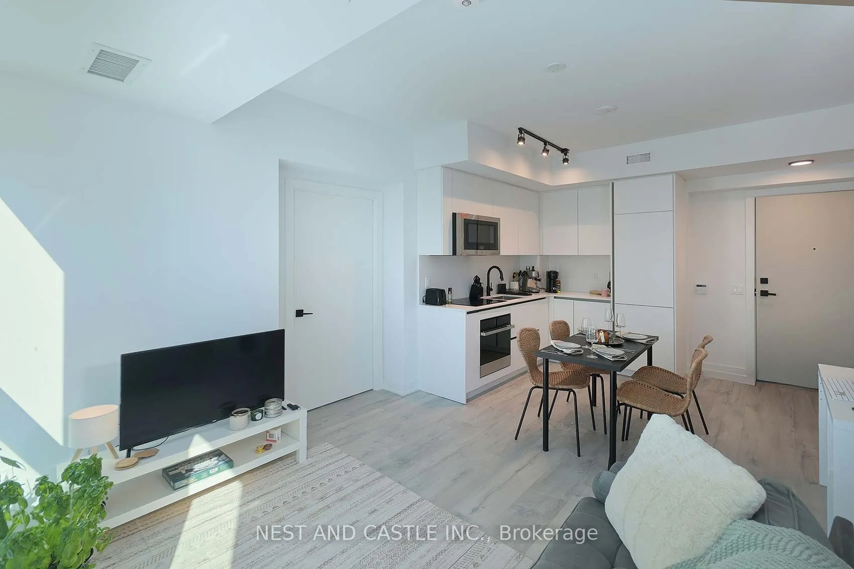 327 King Street W, #4104