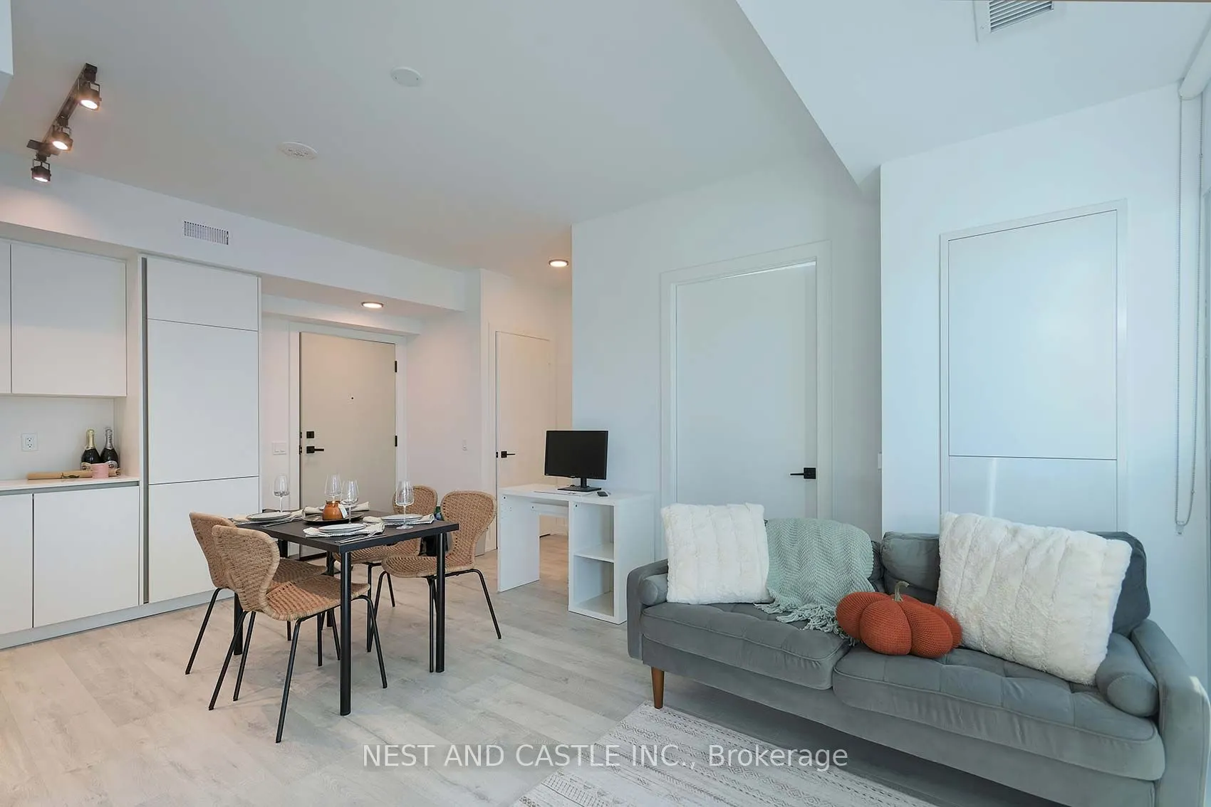 327 King Street W, #4104