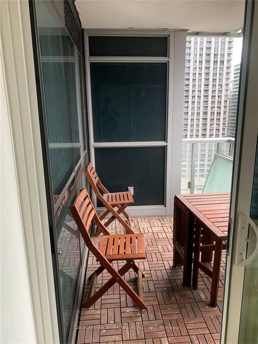 386 Yonge Street, #1416
