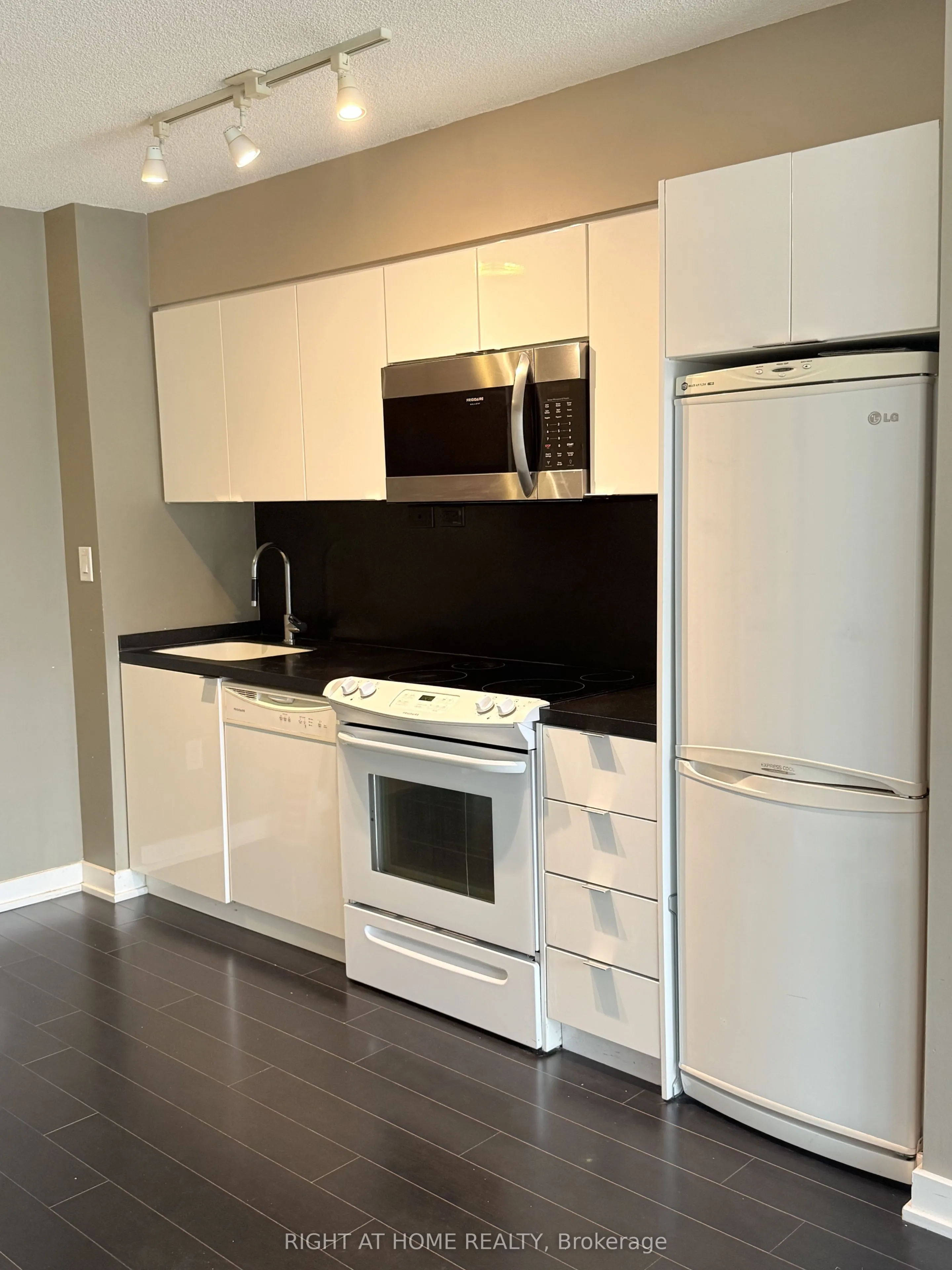 15 Iceboat Terrace, #740