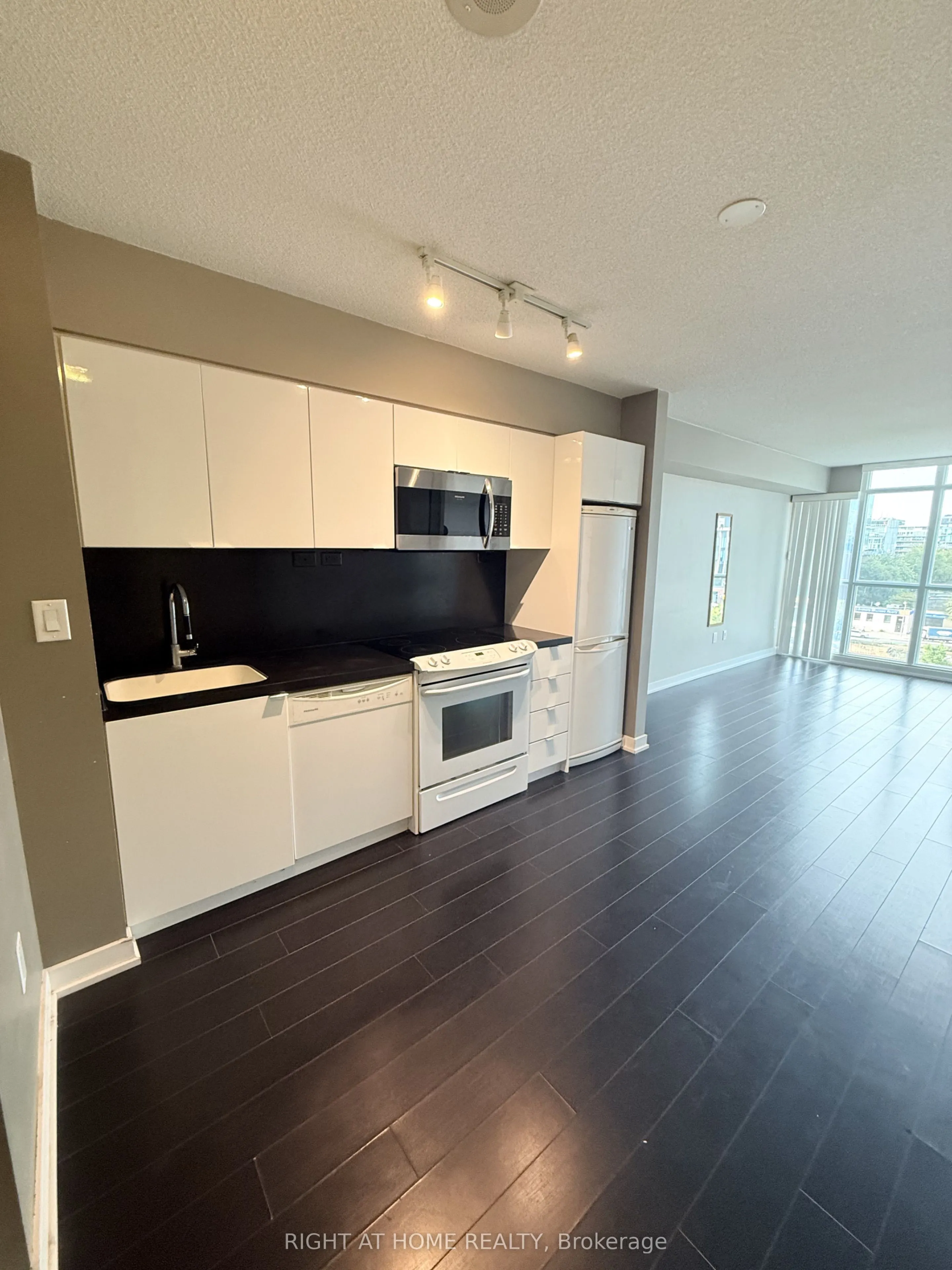 15 Iceboat Terrace, #740