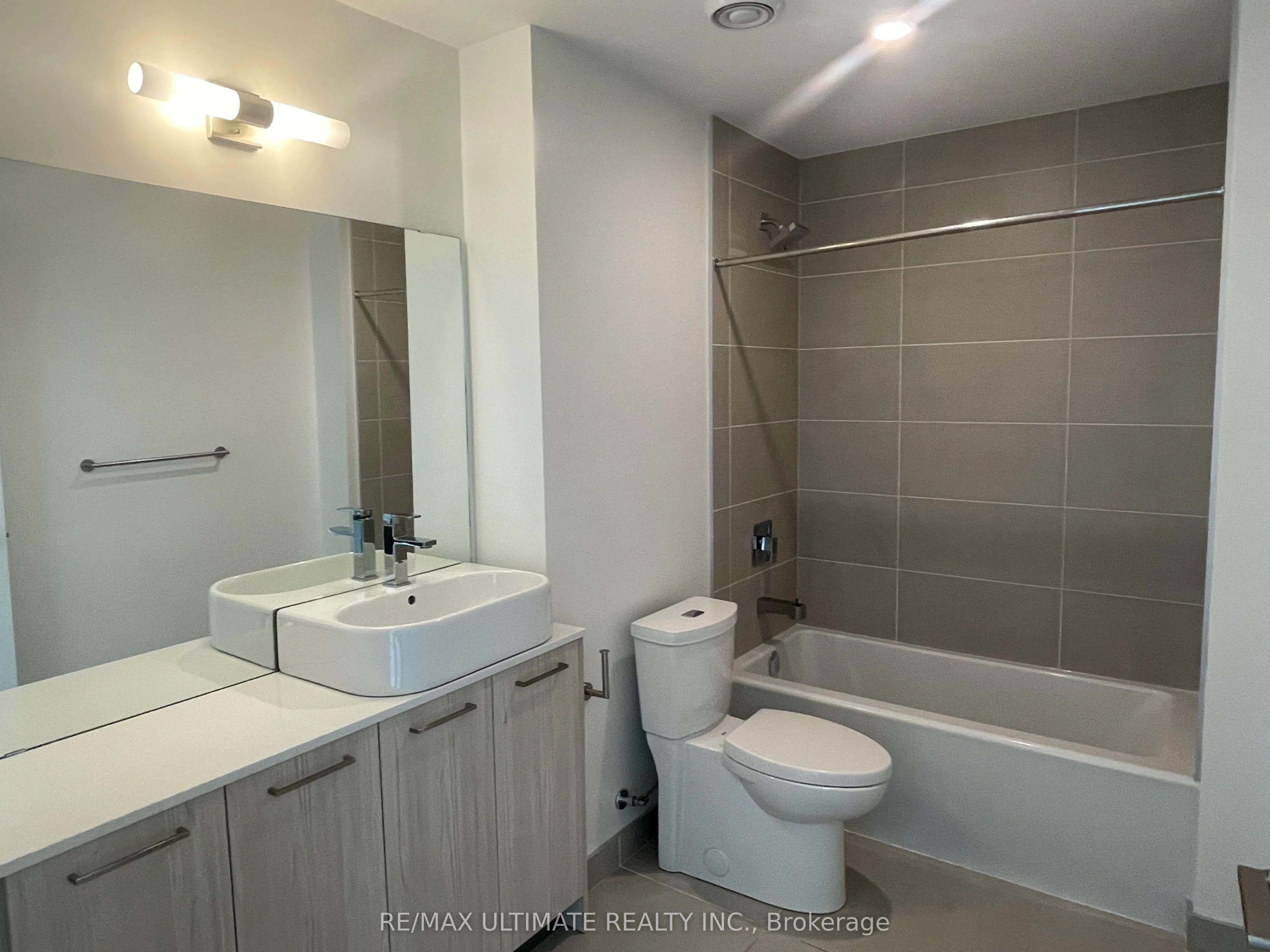 65 Mutual Street, #2409