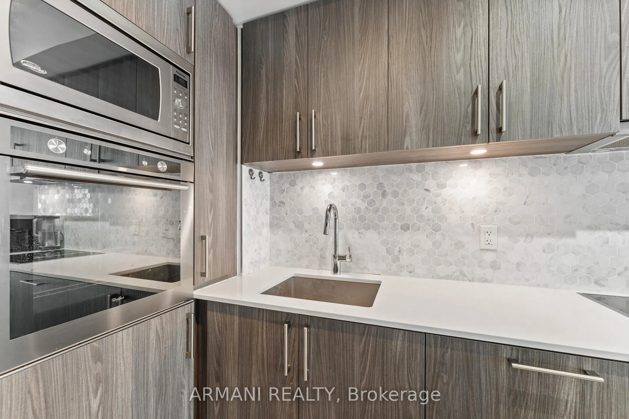 27 Bathurst Street, #1213w