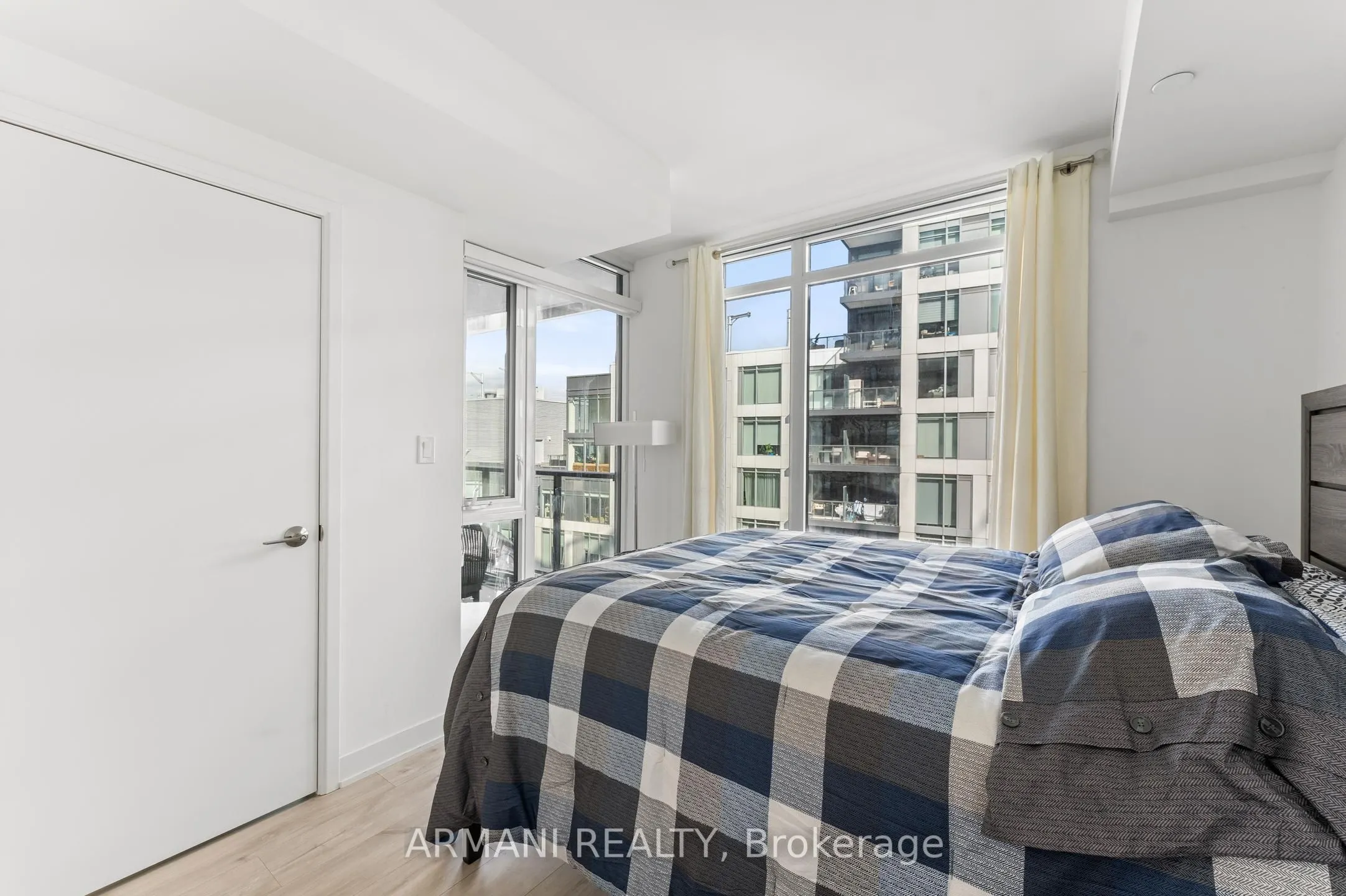 27 Bathurst Street, #1213w