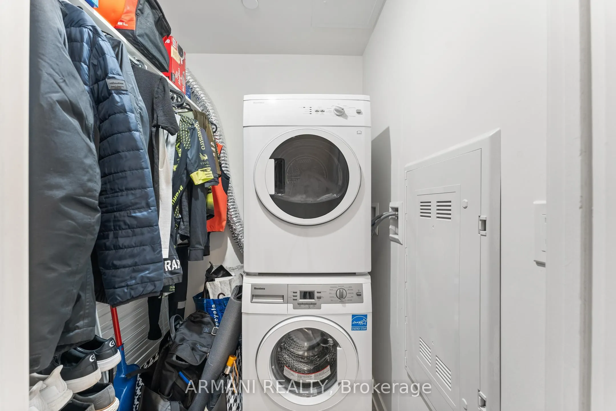 27 Bathurst Street, #1213w