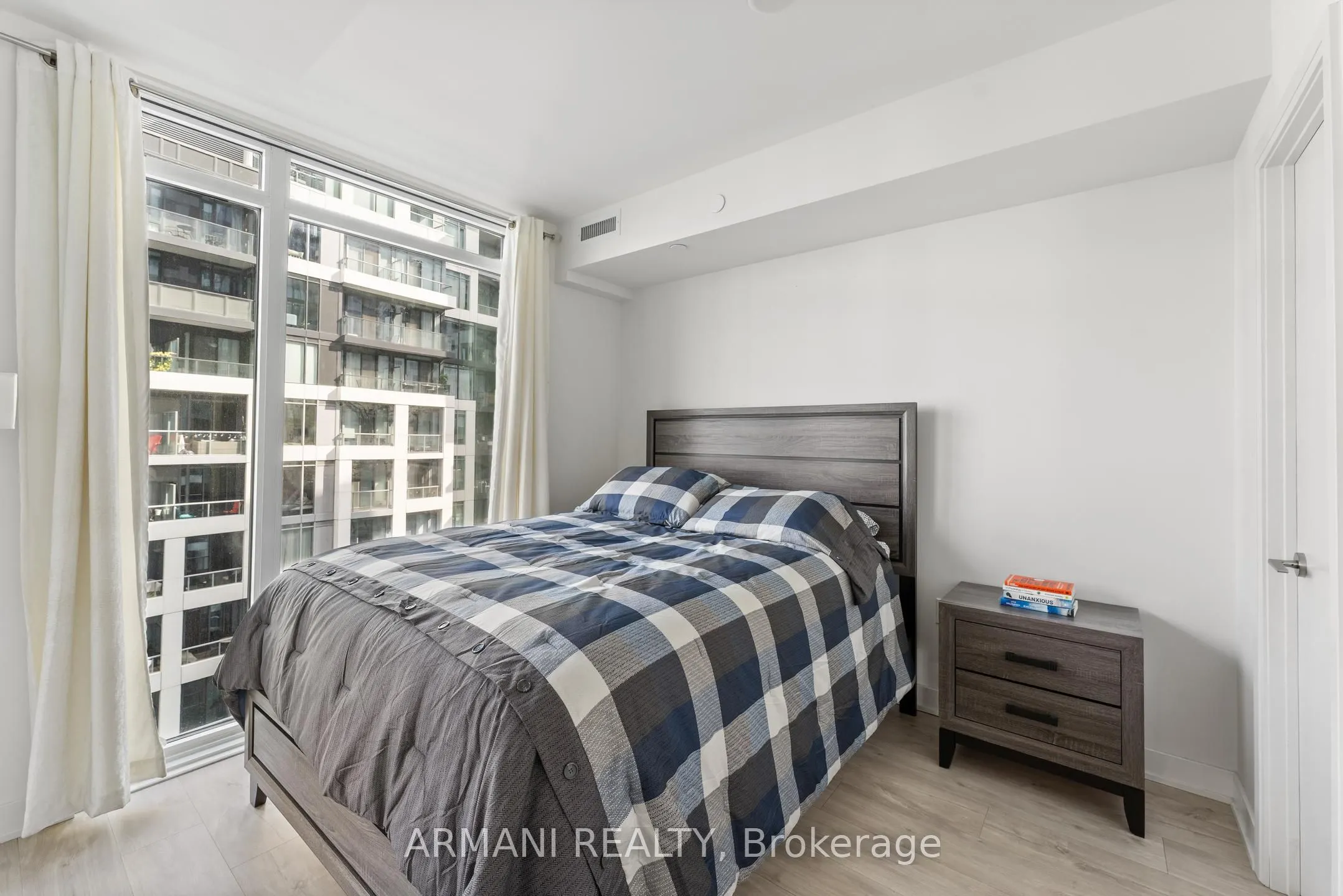 27 Bathurst Street, #1213w