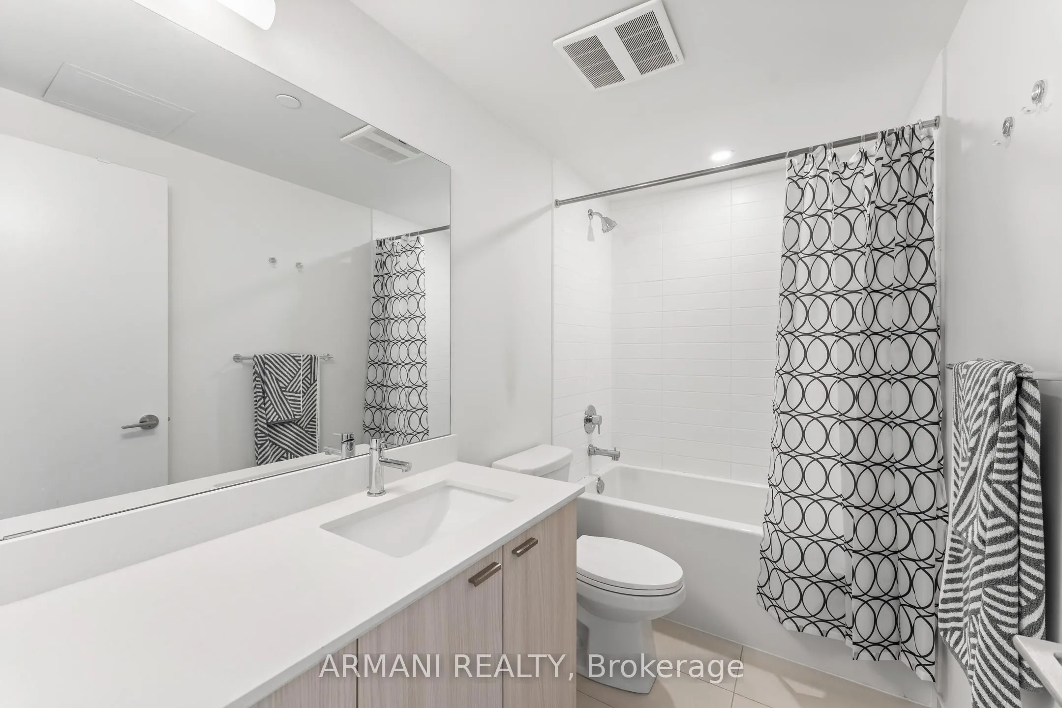 27 Bathurst Street, #1213w