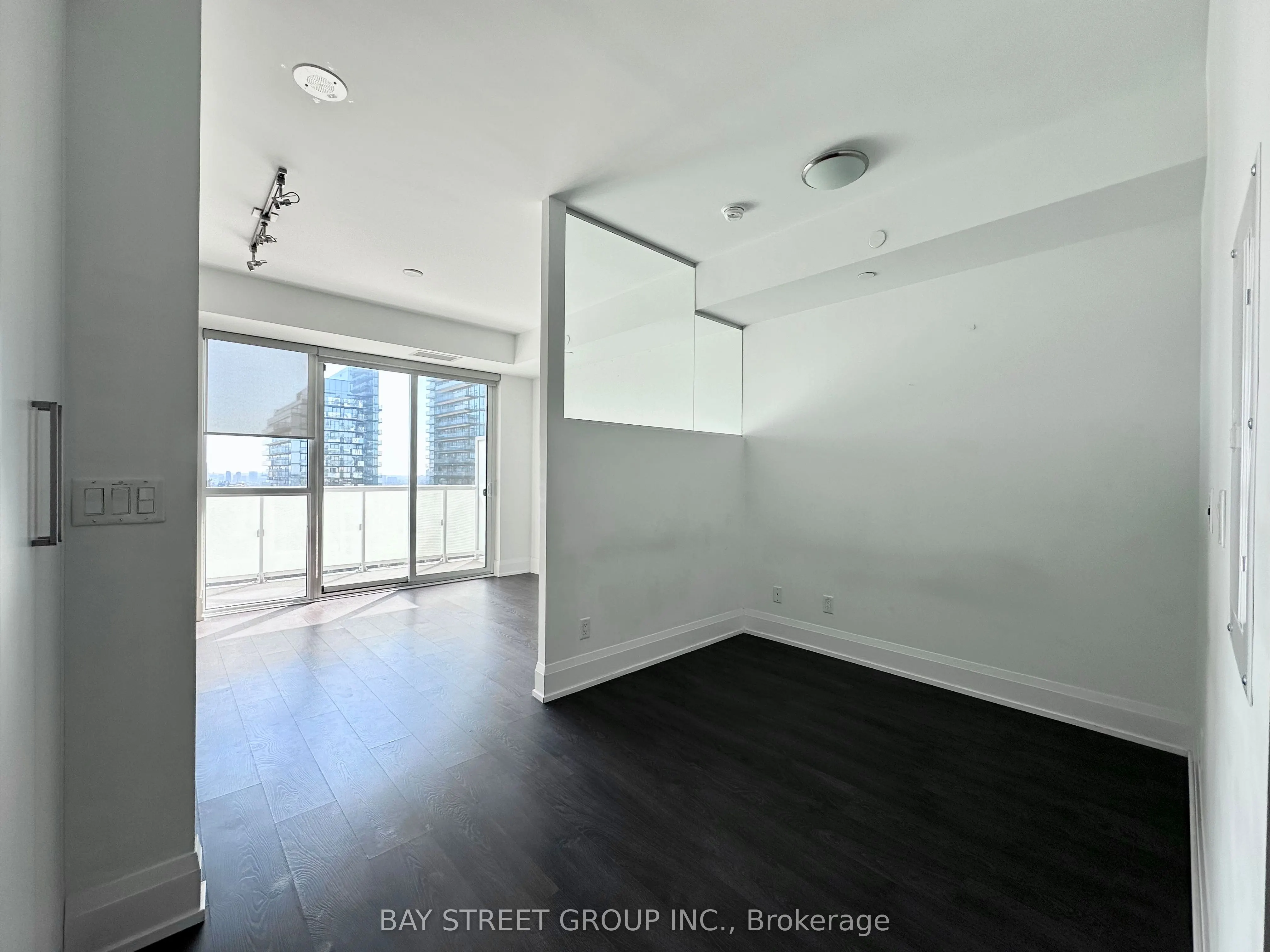 101 erskine Avenue, #2006