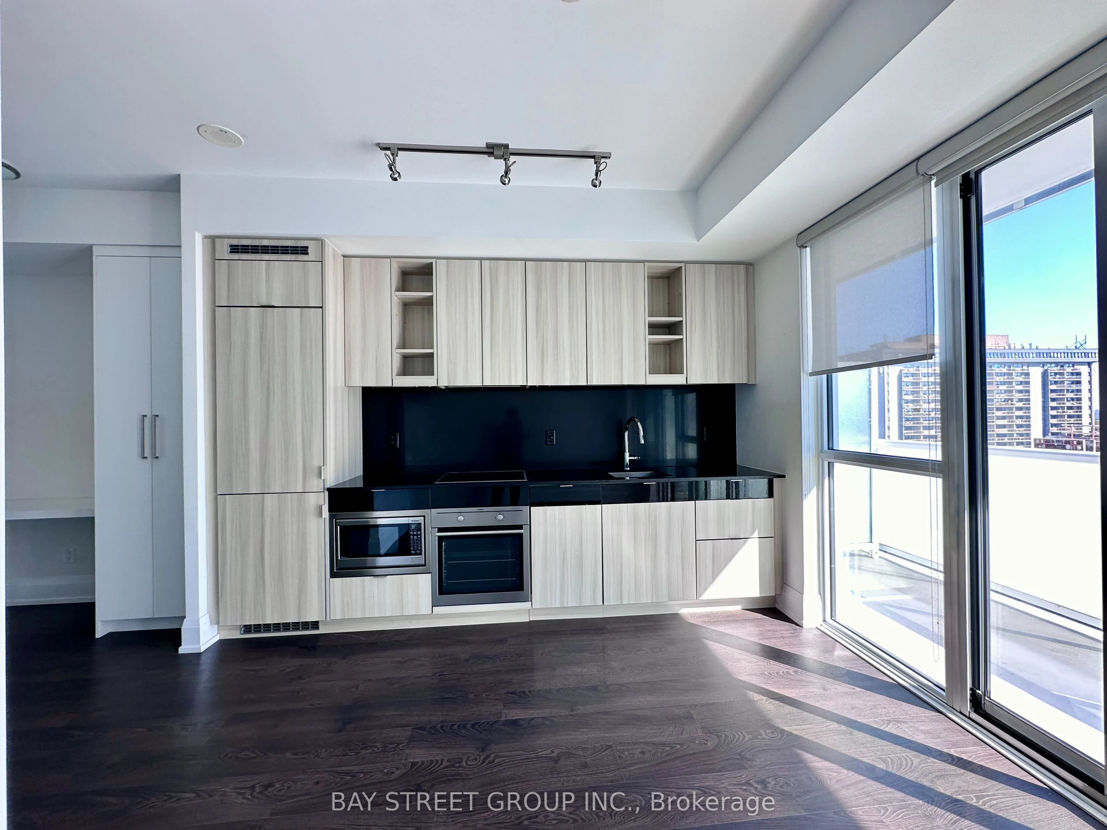 101 erskine Avenue, #2006