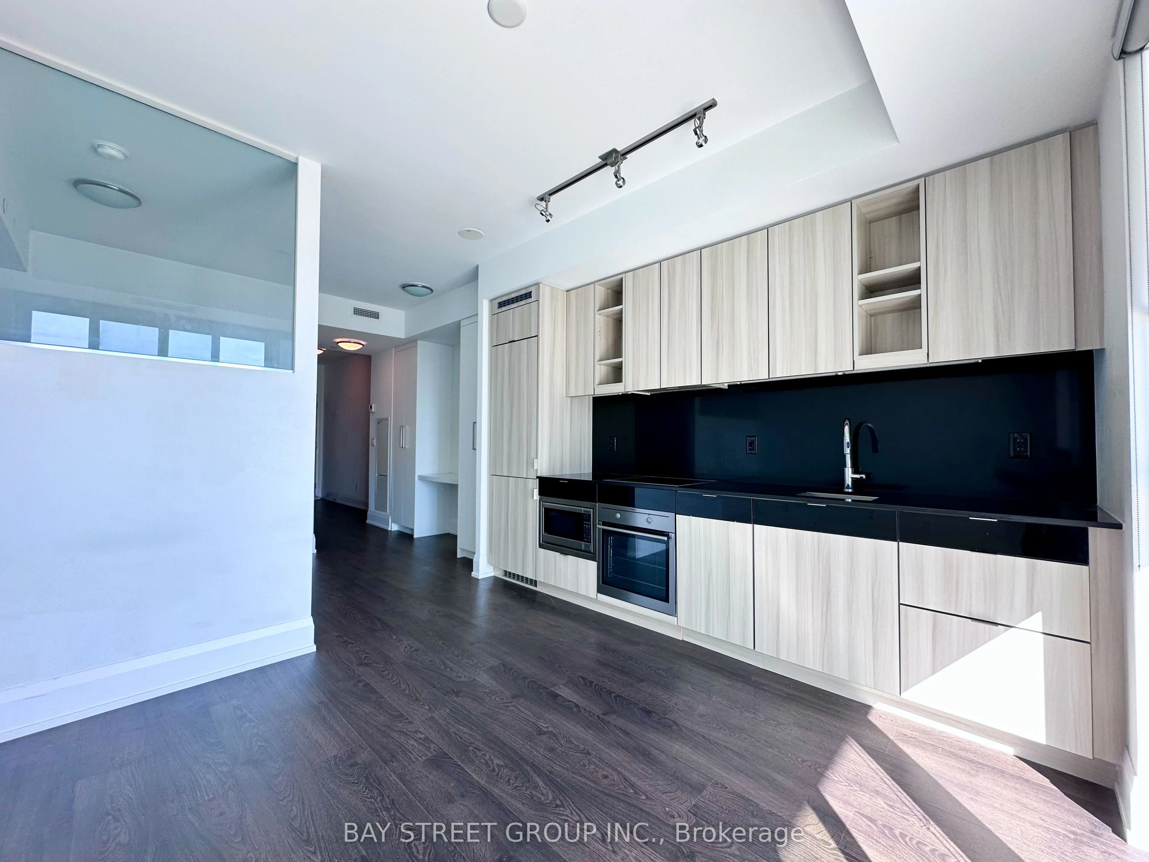 101 erskine Avenue, #2006