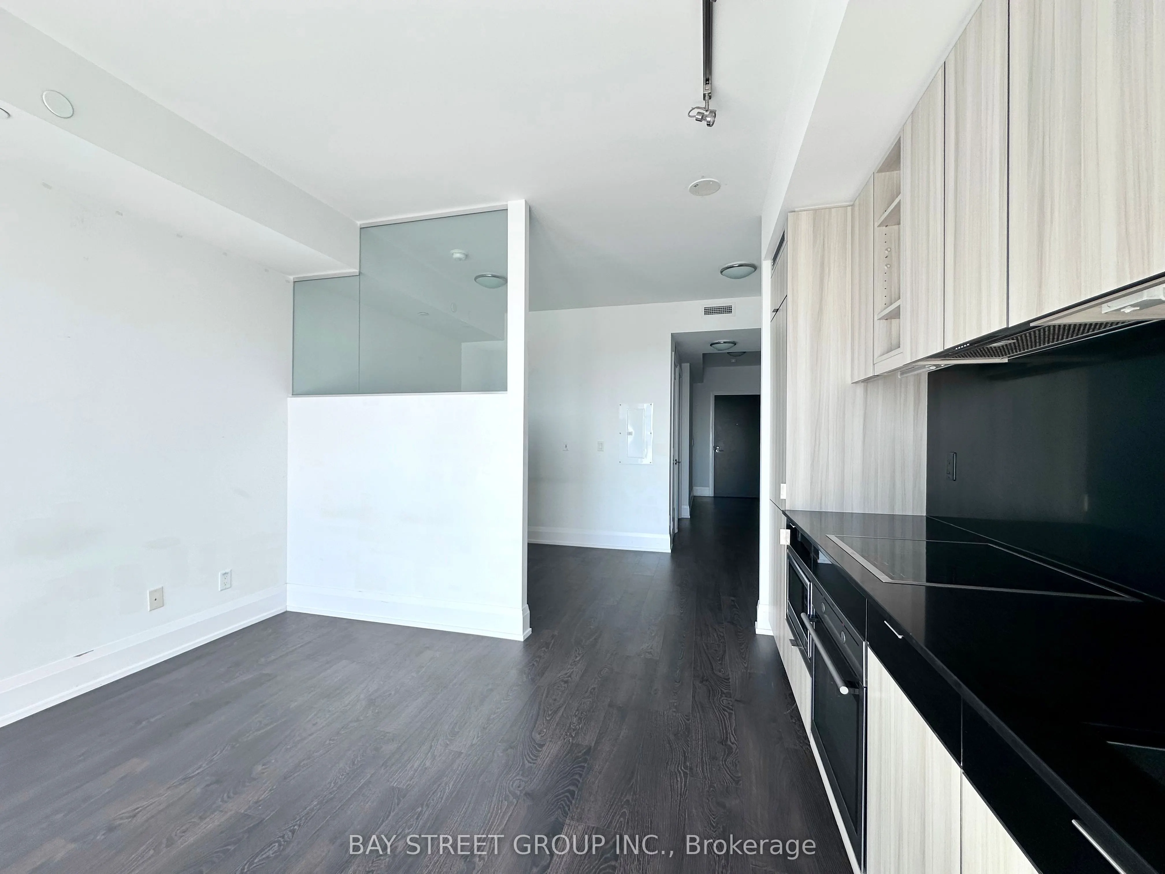101 erskine Avenue, #2006