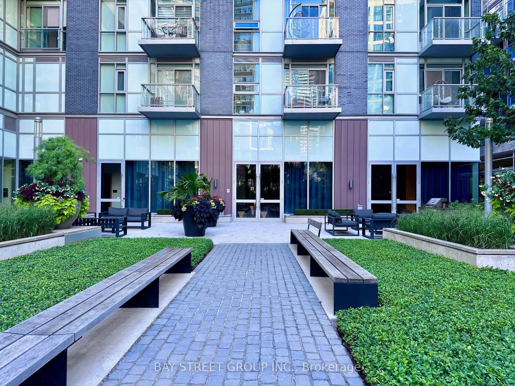 101 erskine Avenue, #2006