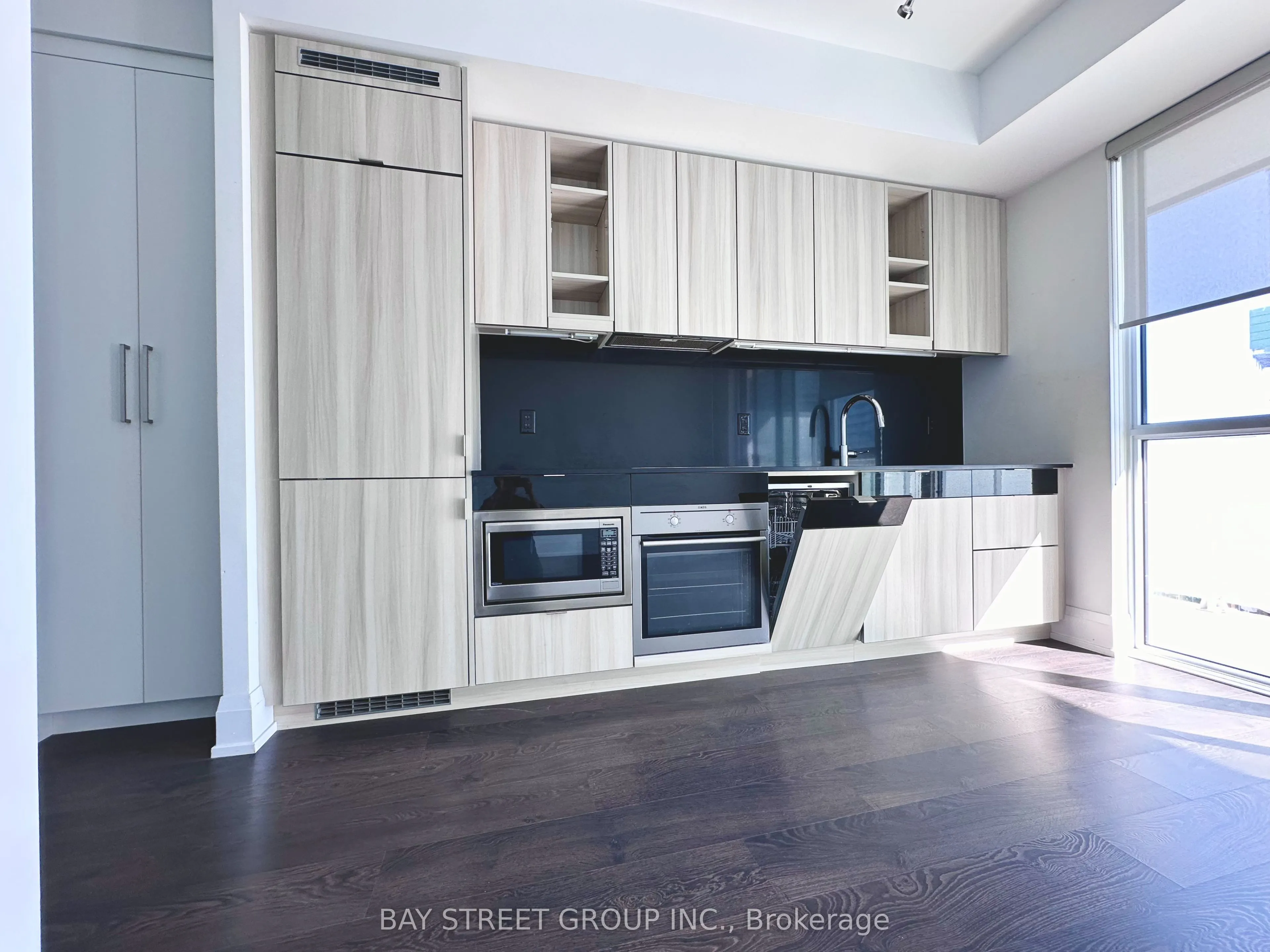 101 erskine Avenue, #2006