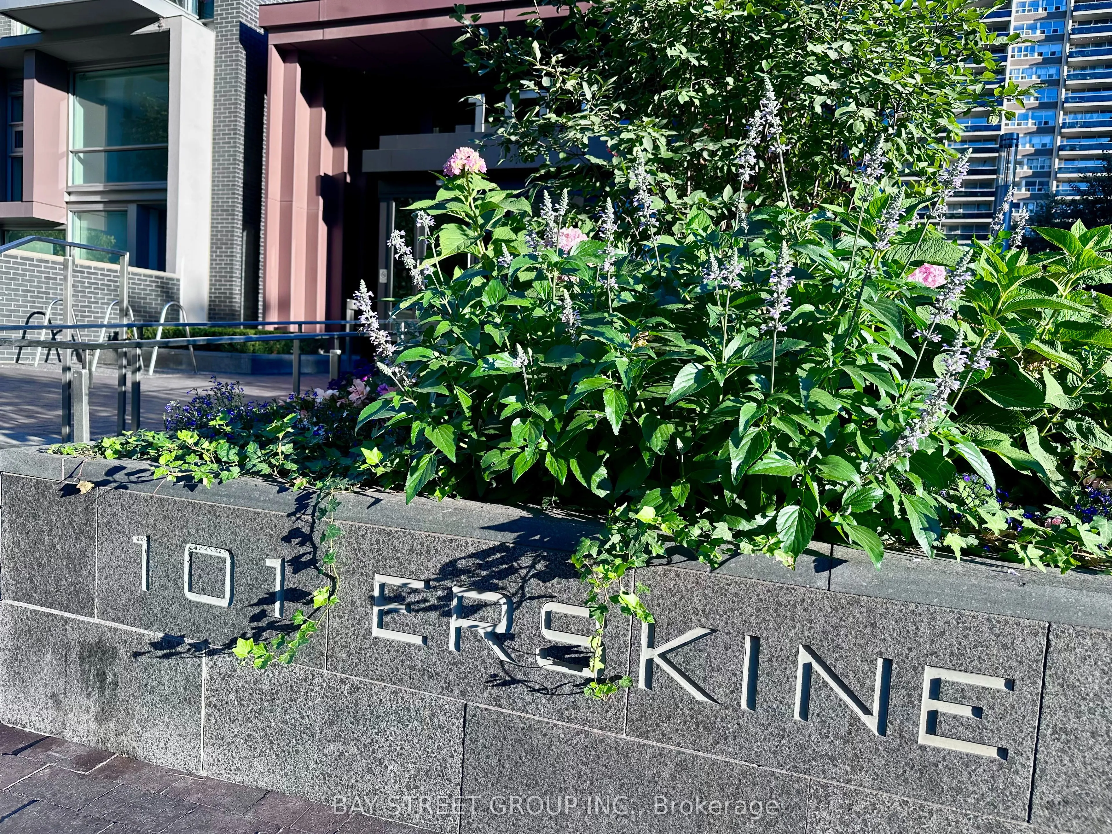 101 erskine Avenue, #2006