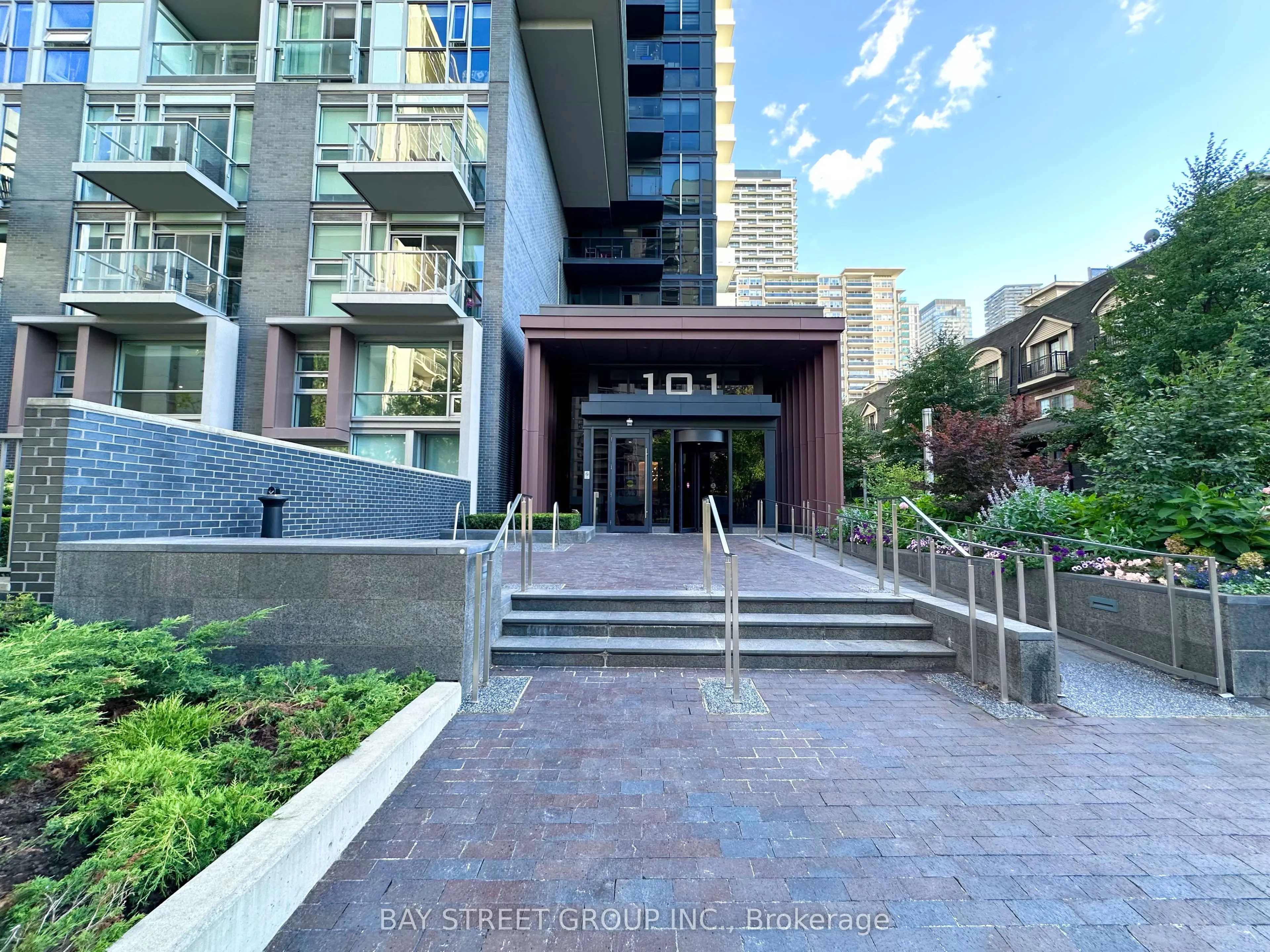 101 erskine Avenue, #2006