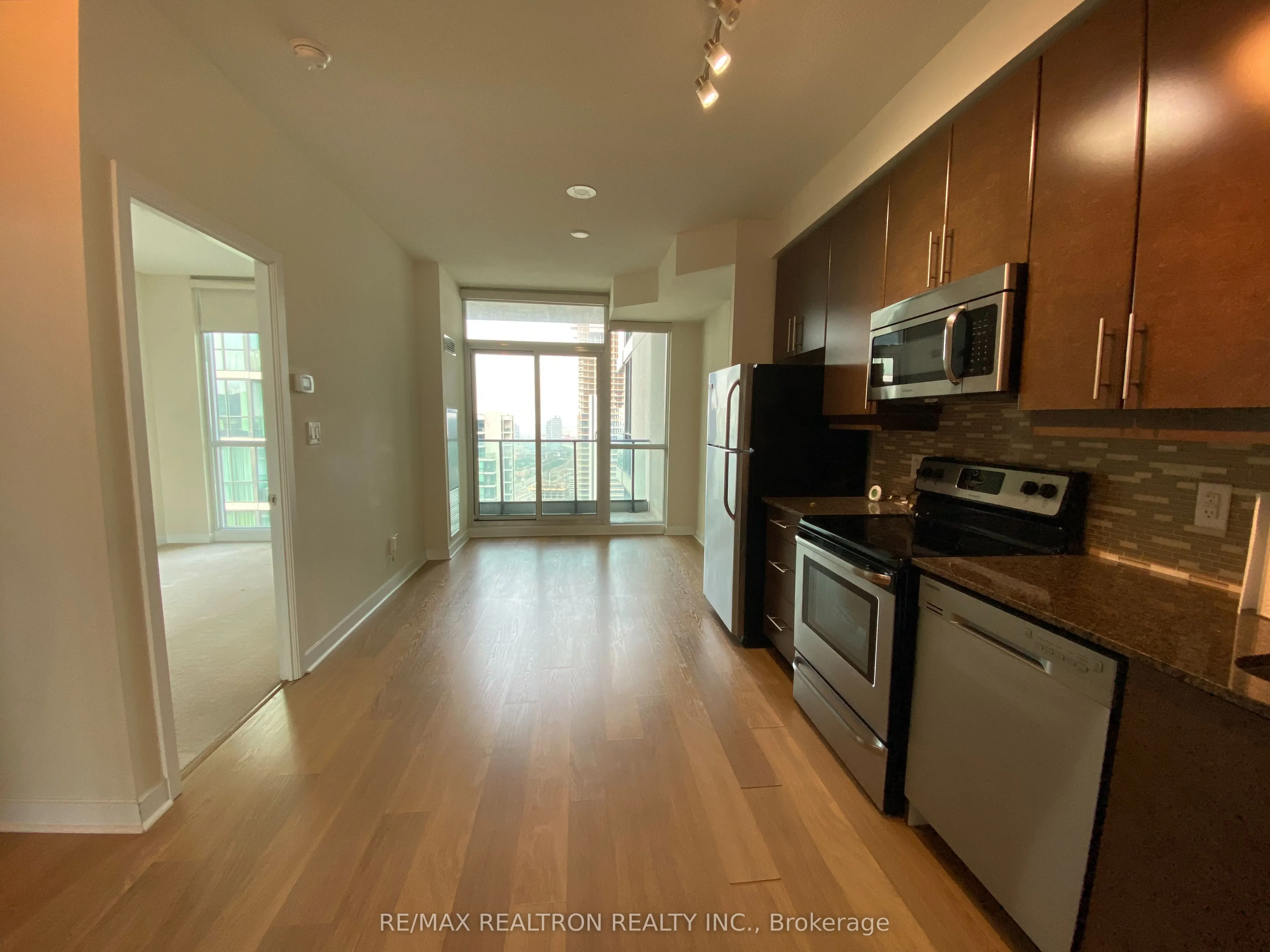 33 Bay Street, #4005