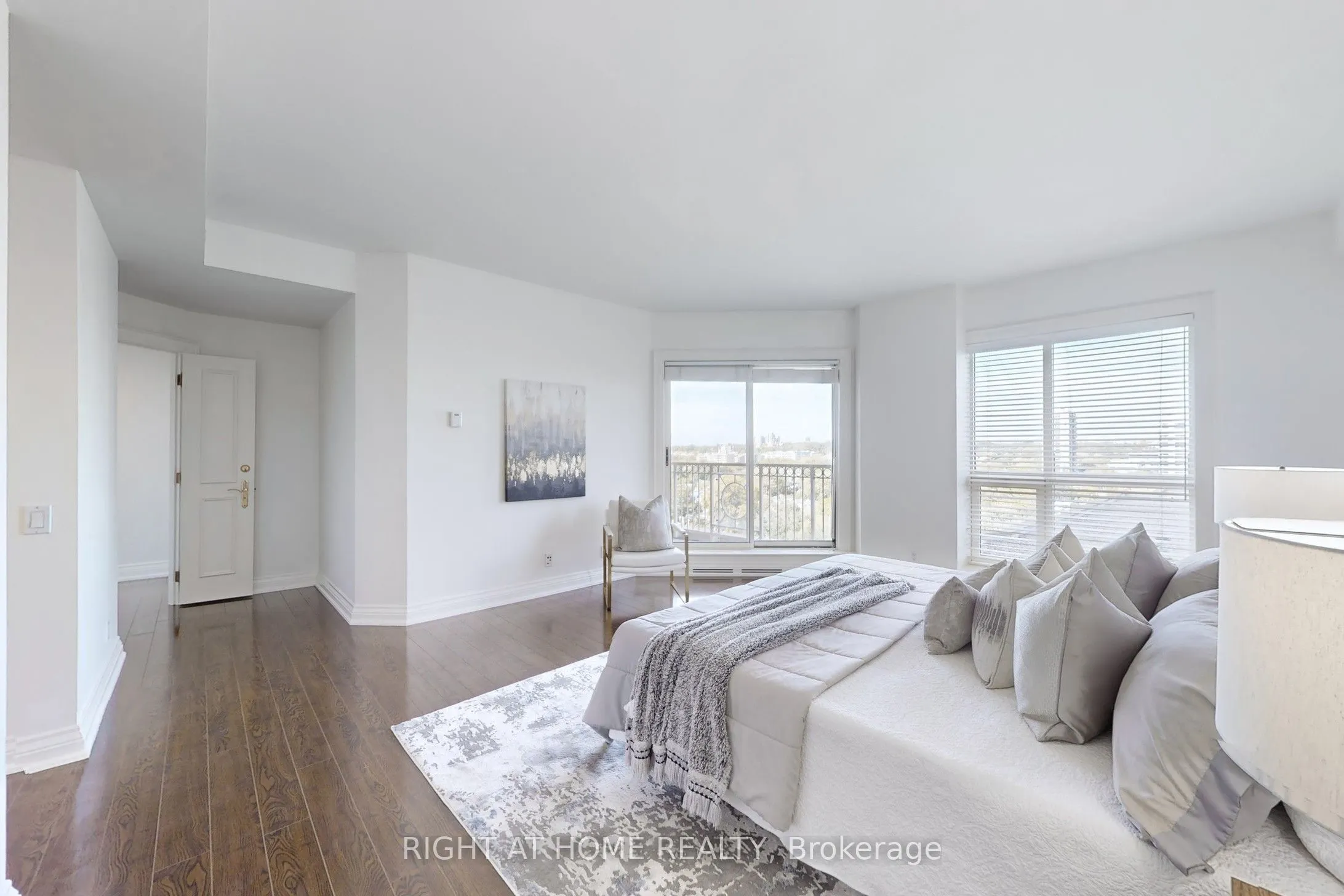 38 Avenue Road, #1201
