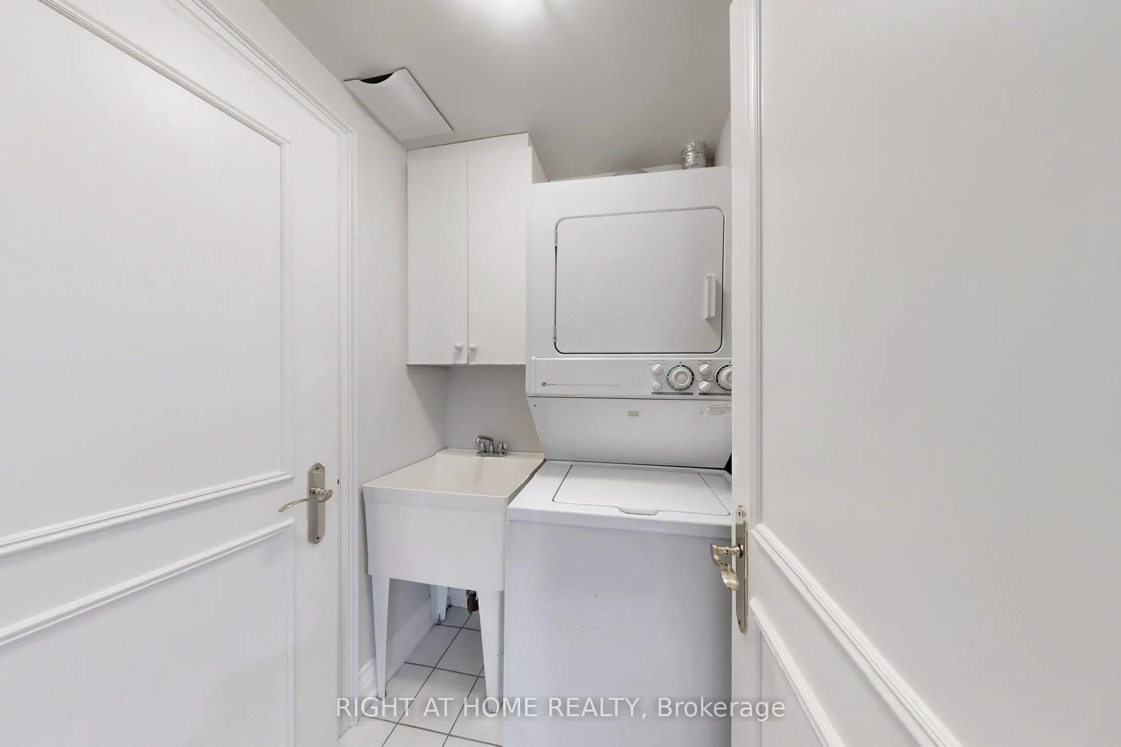 38 Avenue Road, #1201