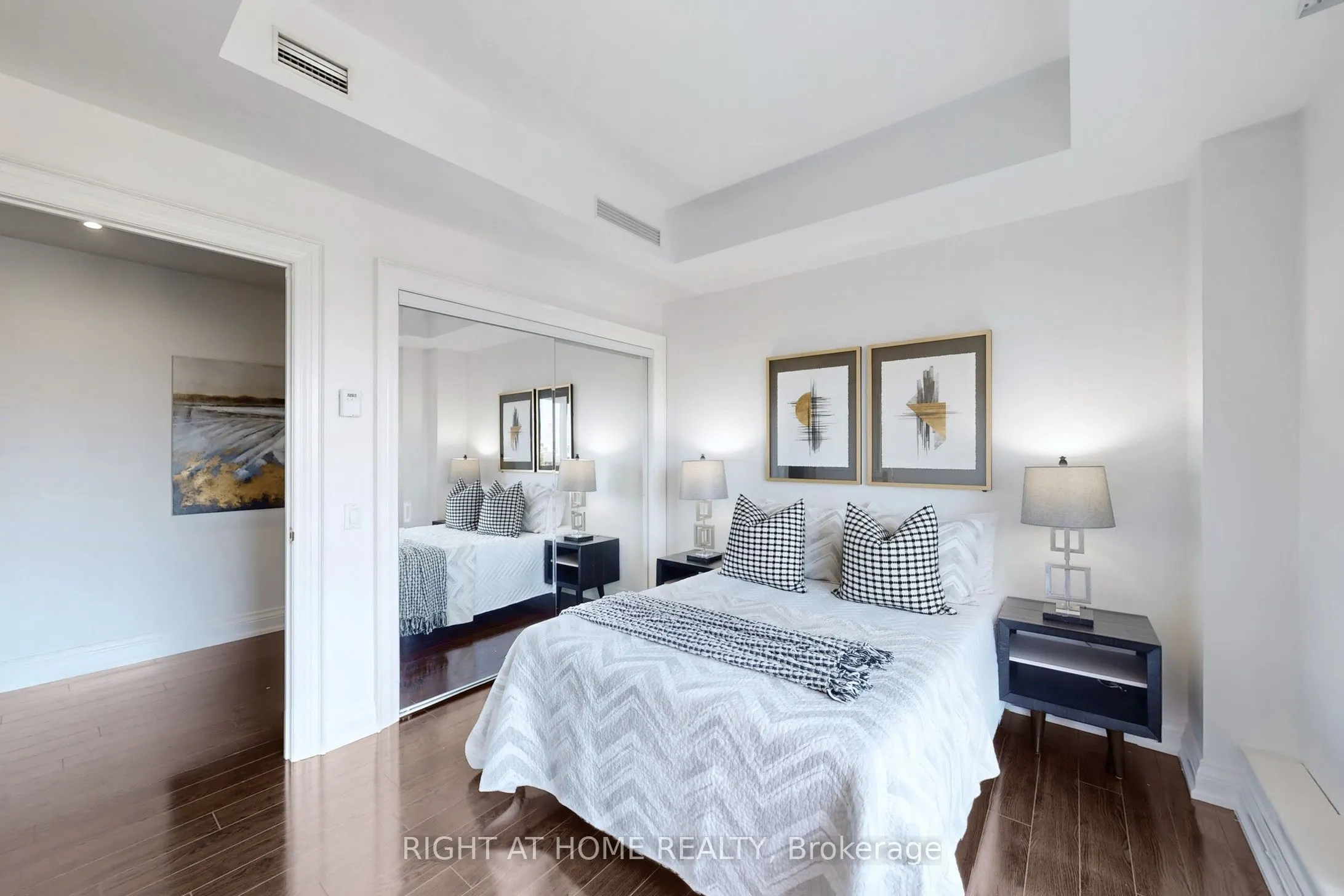 38 Avenue Road, #1201