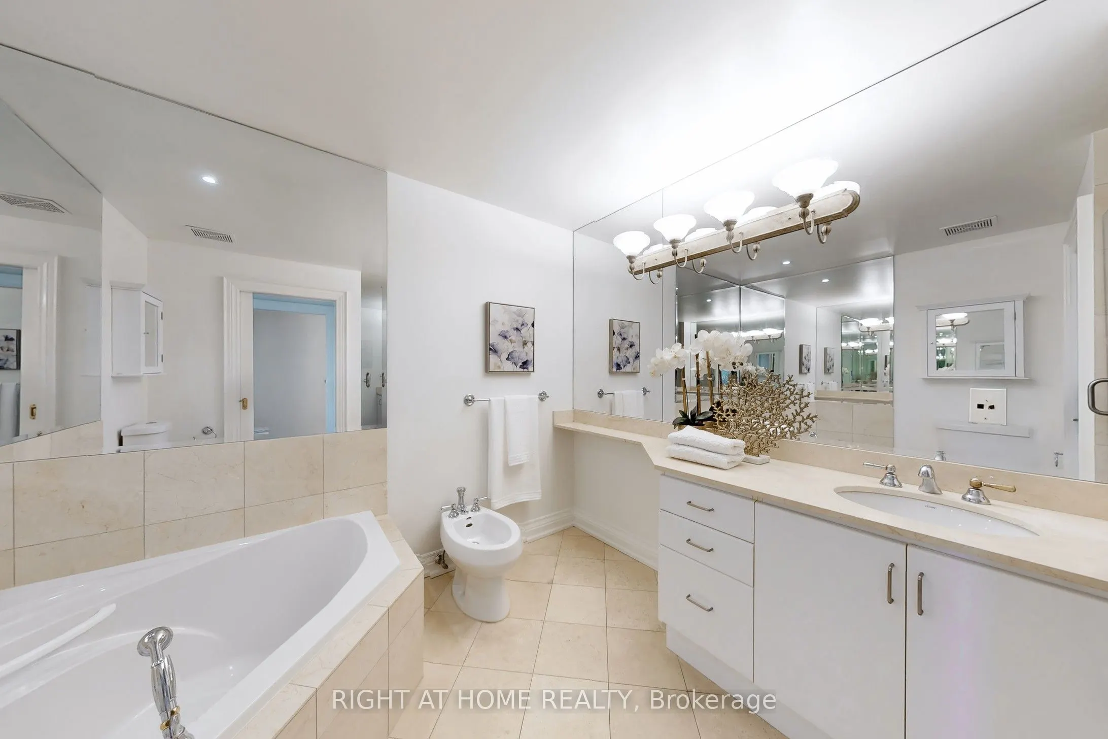 38 Avenue Road, #1201