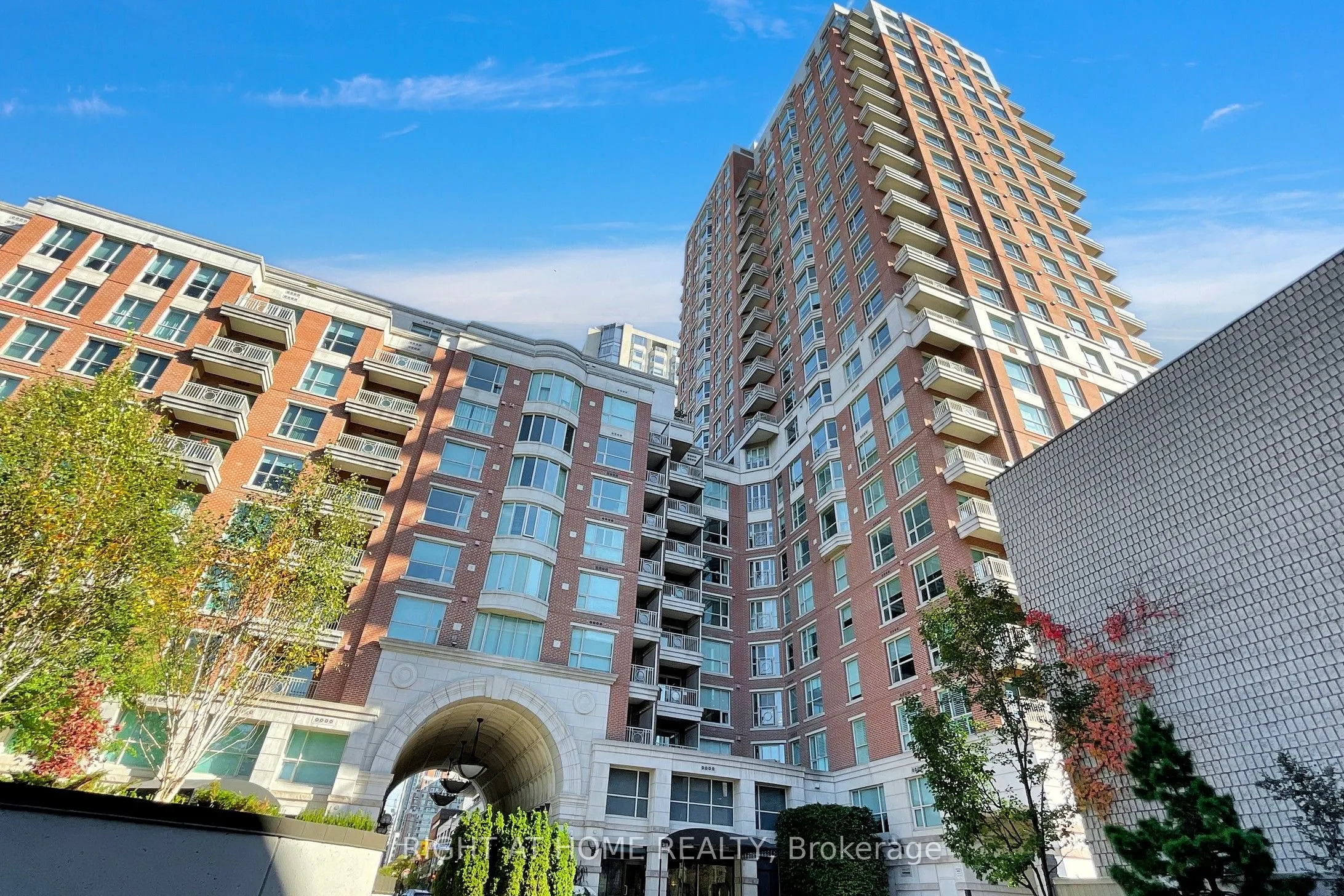 38 Avenue Road, #1201