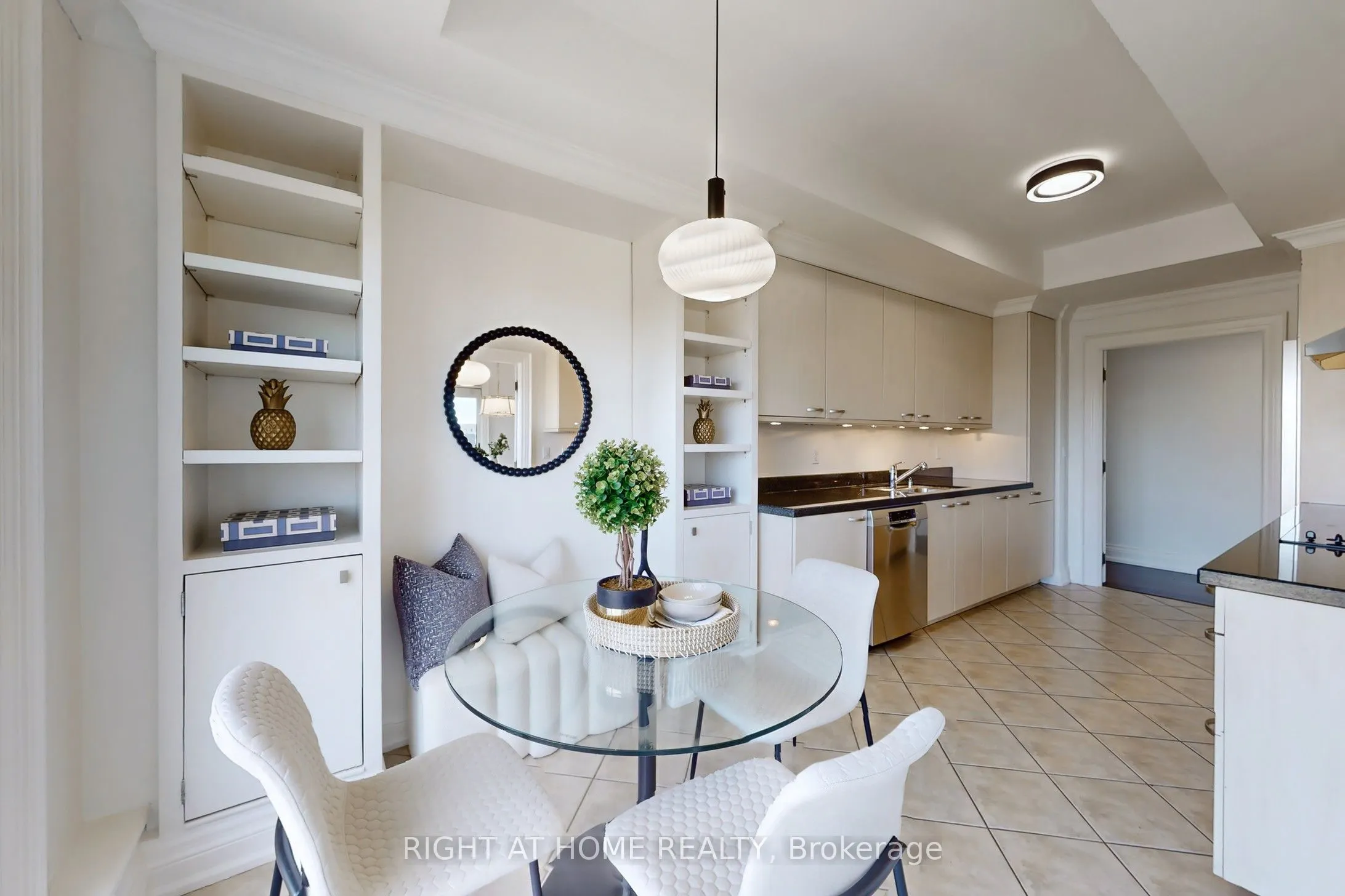 38 Avenue Road, #1201