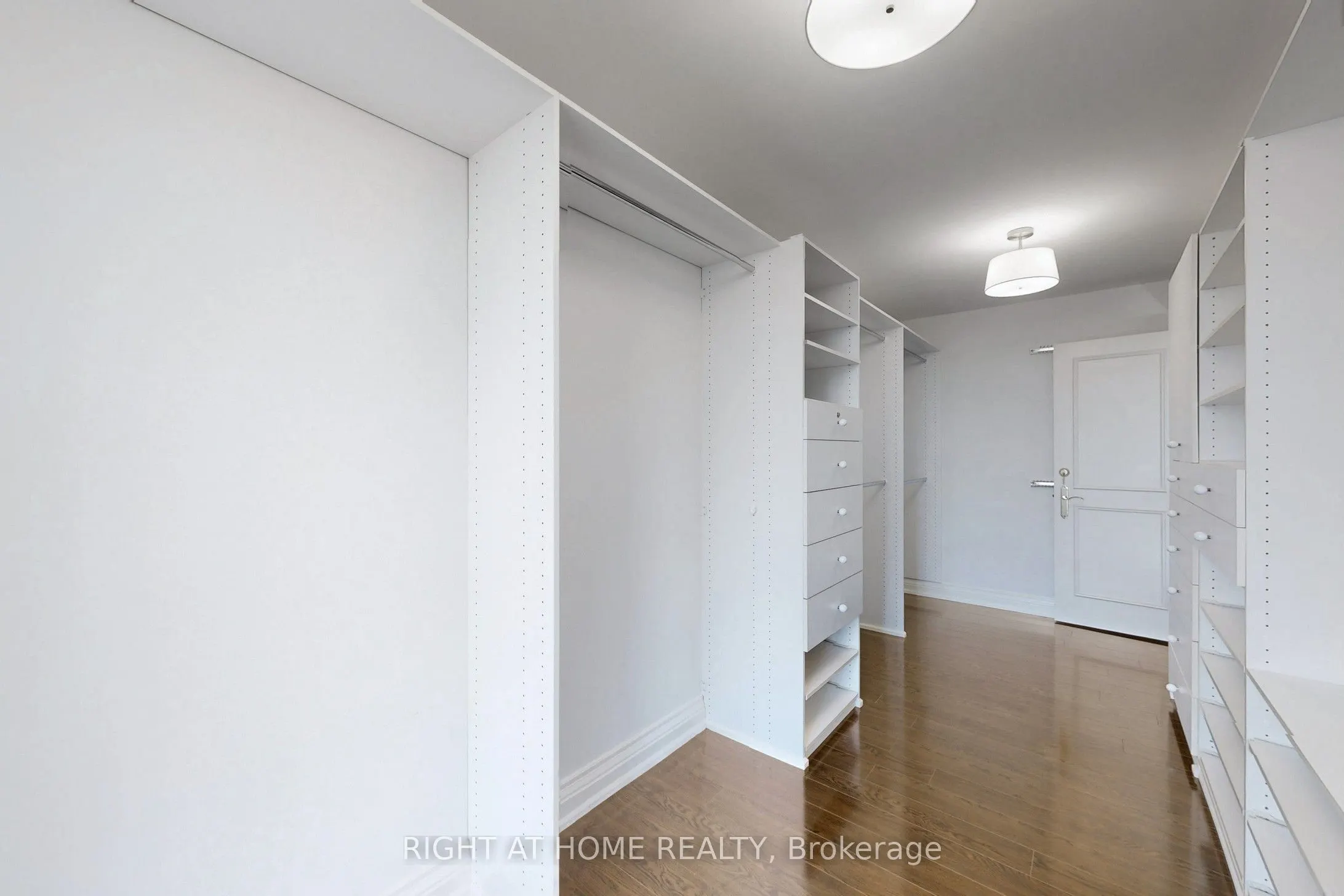 38 Avenue Road, #1201