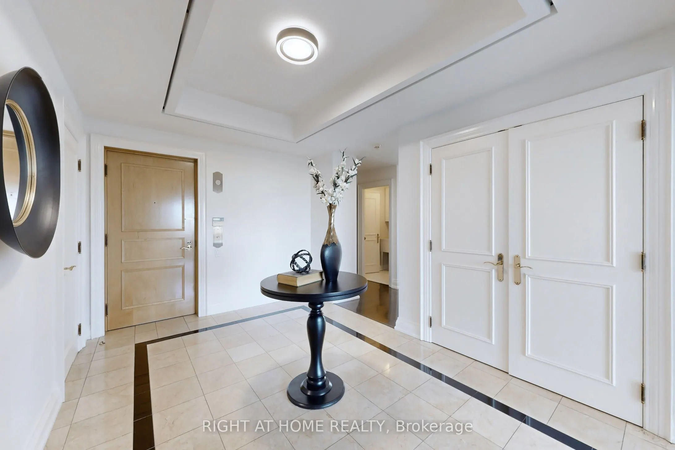 38 Avenue Road, #1201