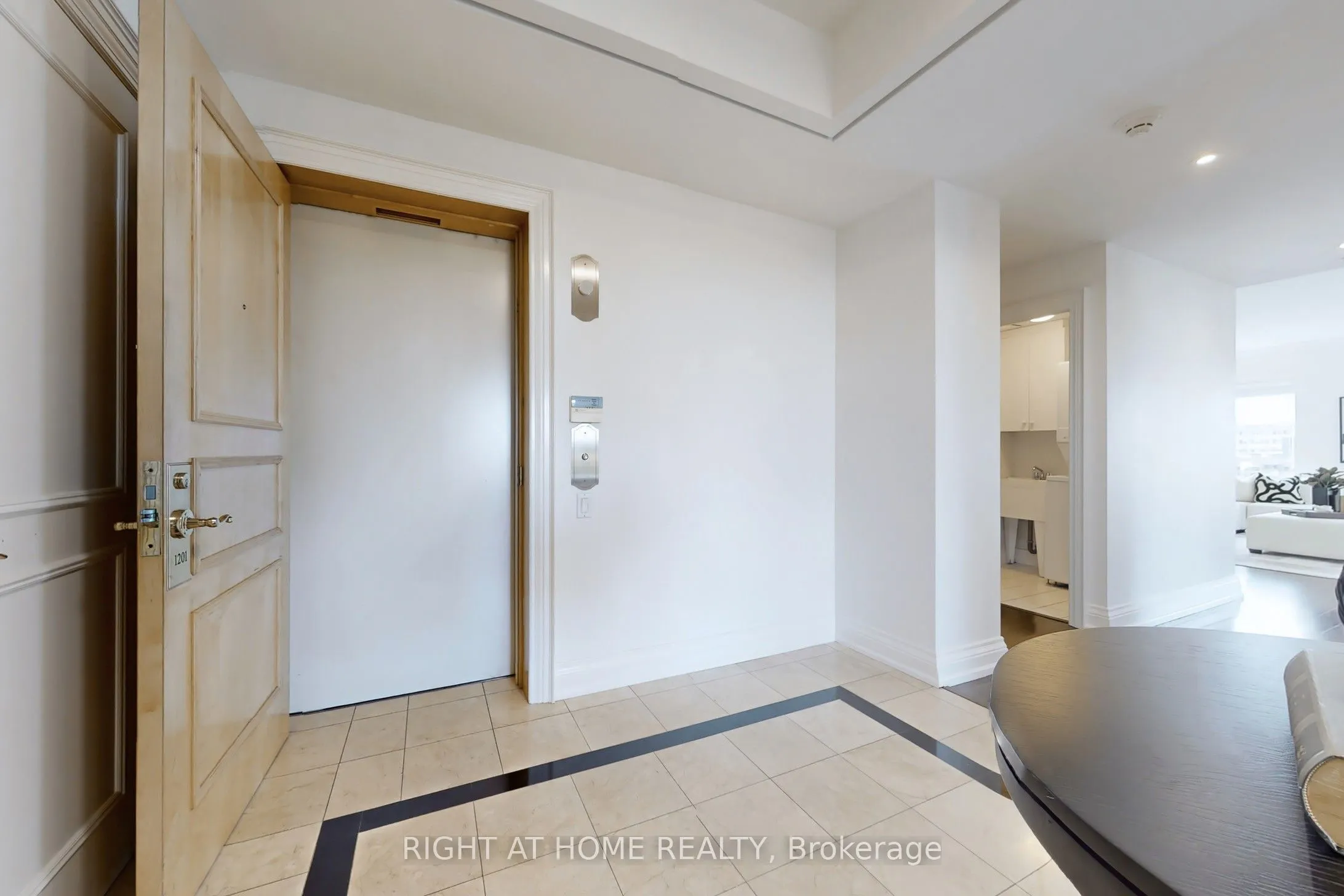 38 Avenue Road, #1201