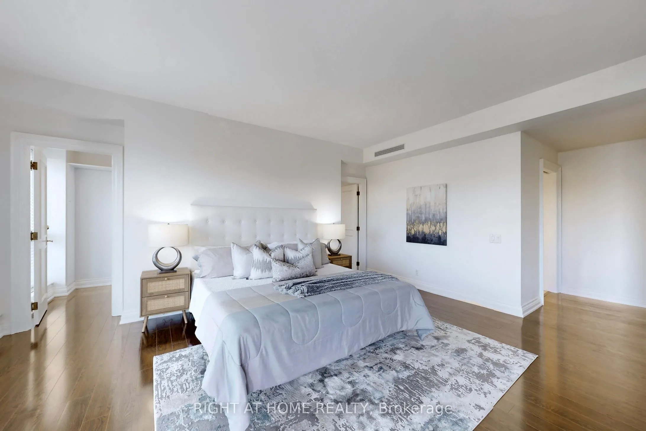 38 Avenue Road, #1201