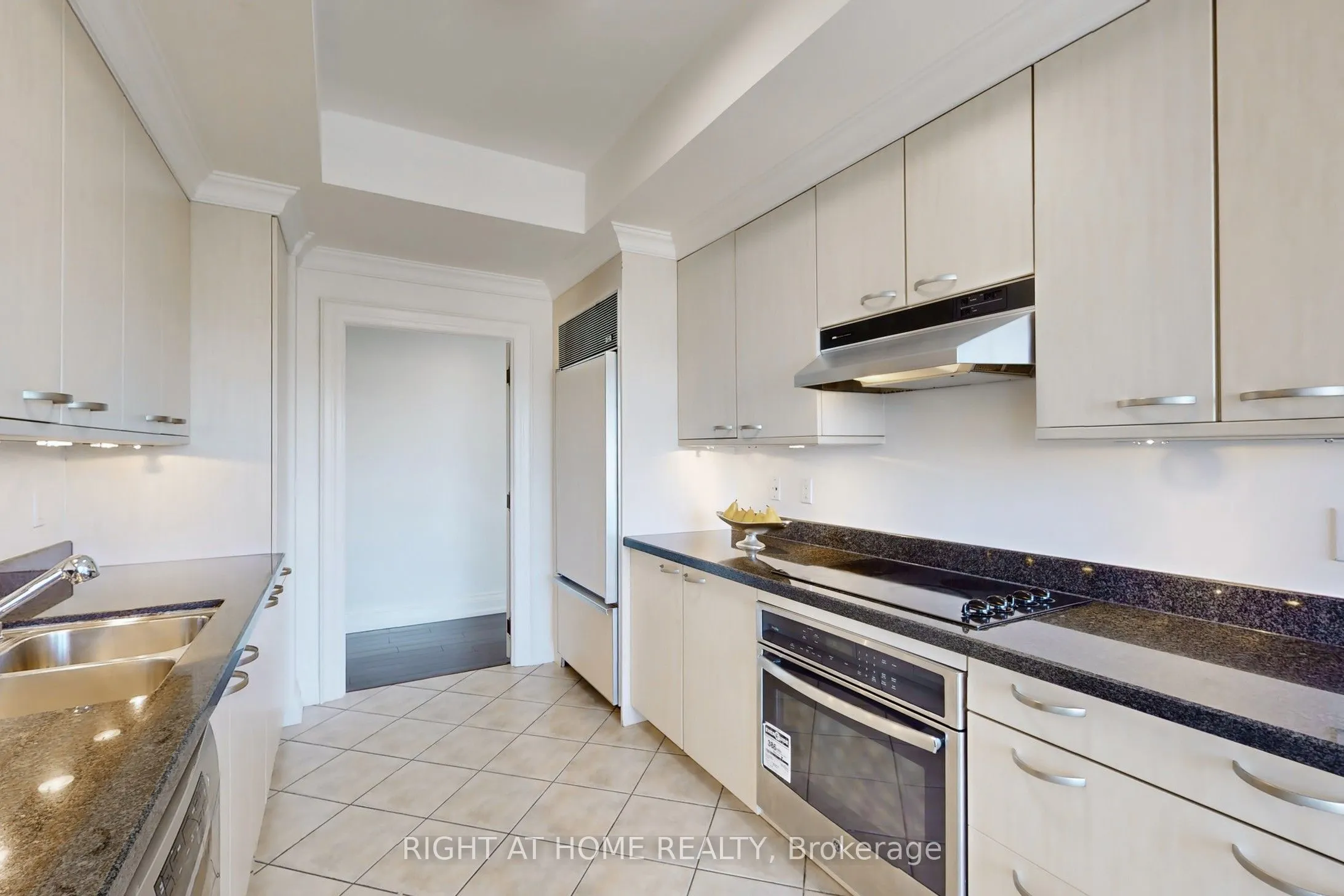 38 Avenue Road, #1201