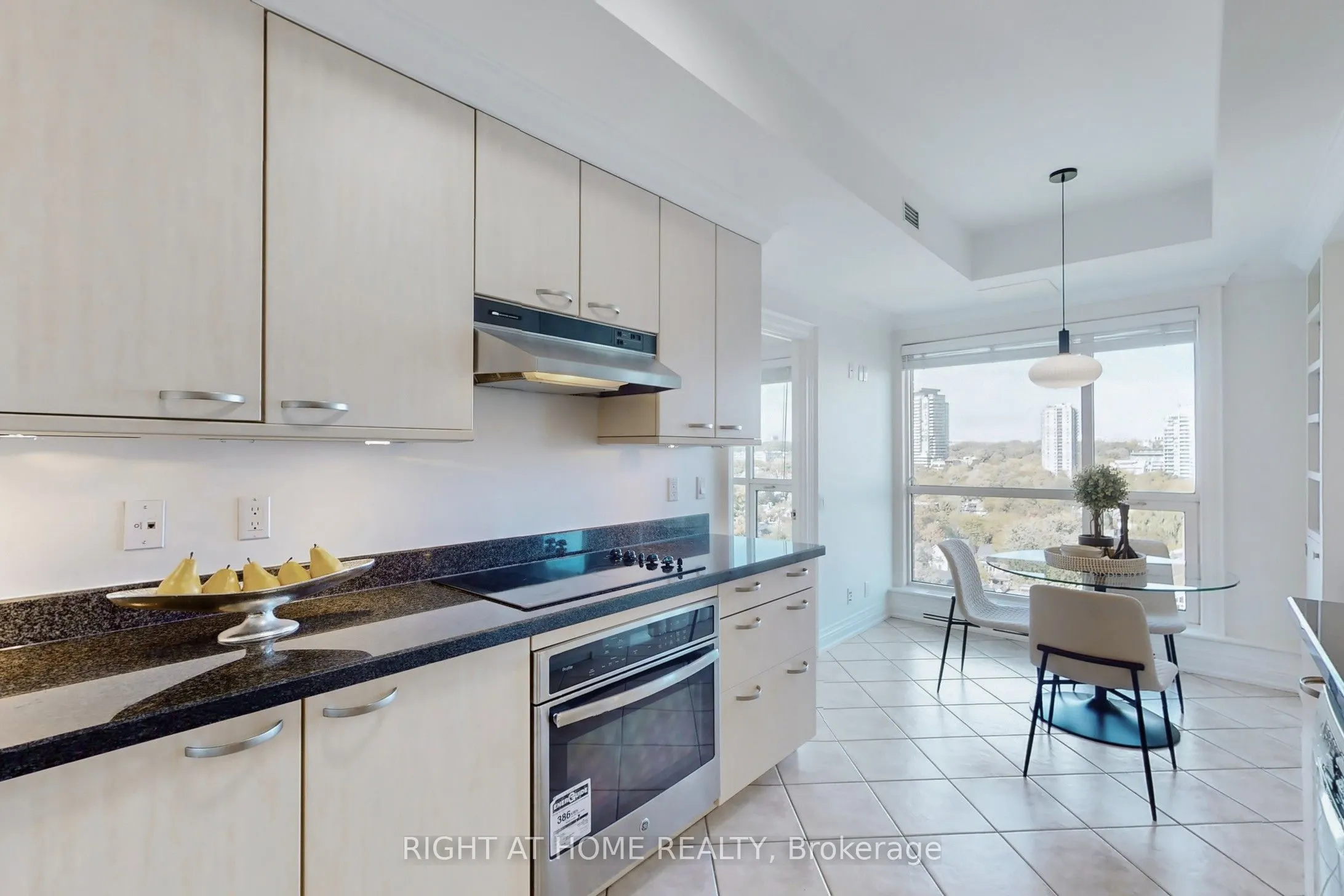 38 Avenue Road, #1201