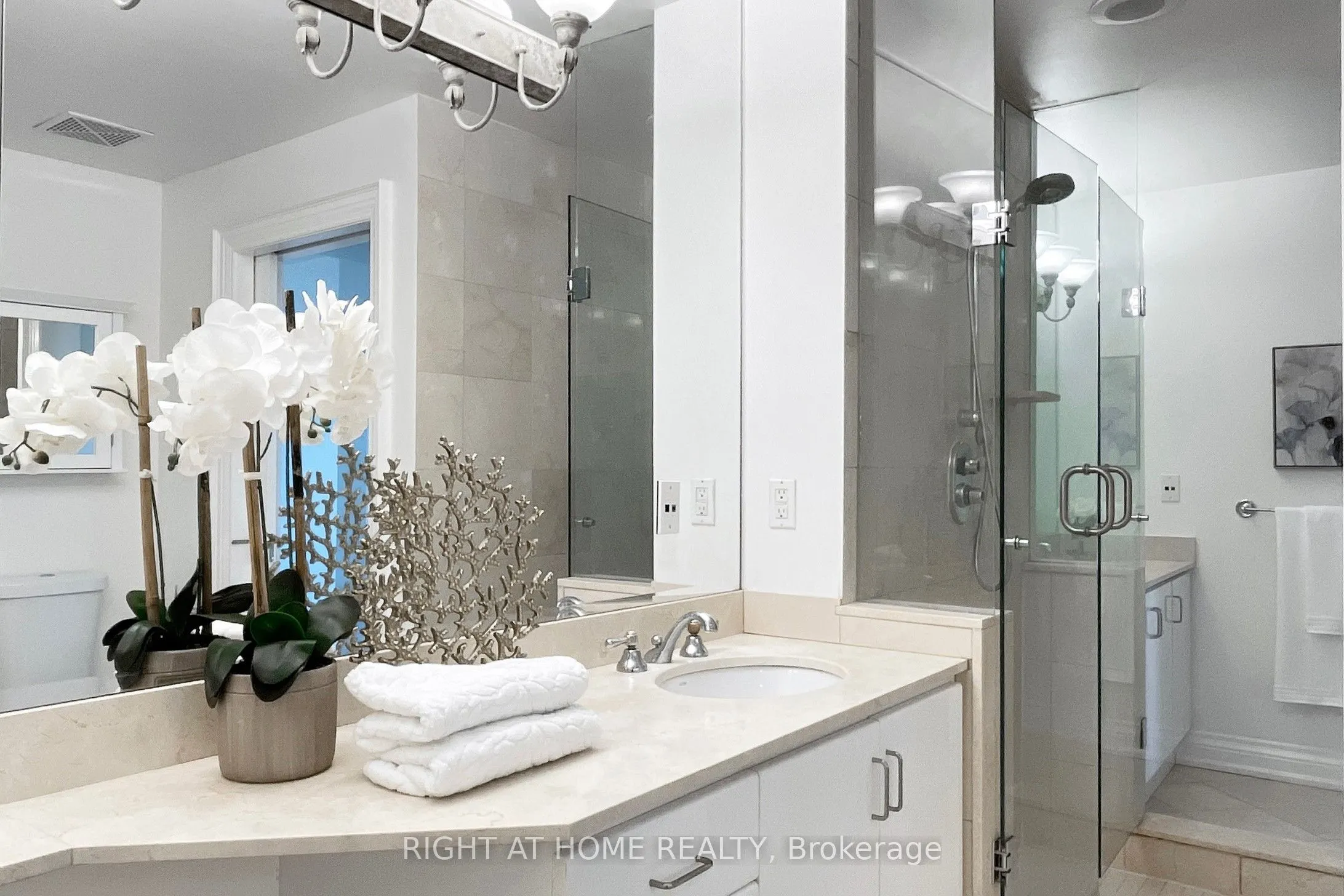 38 Avenue Road, #1201