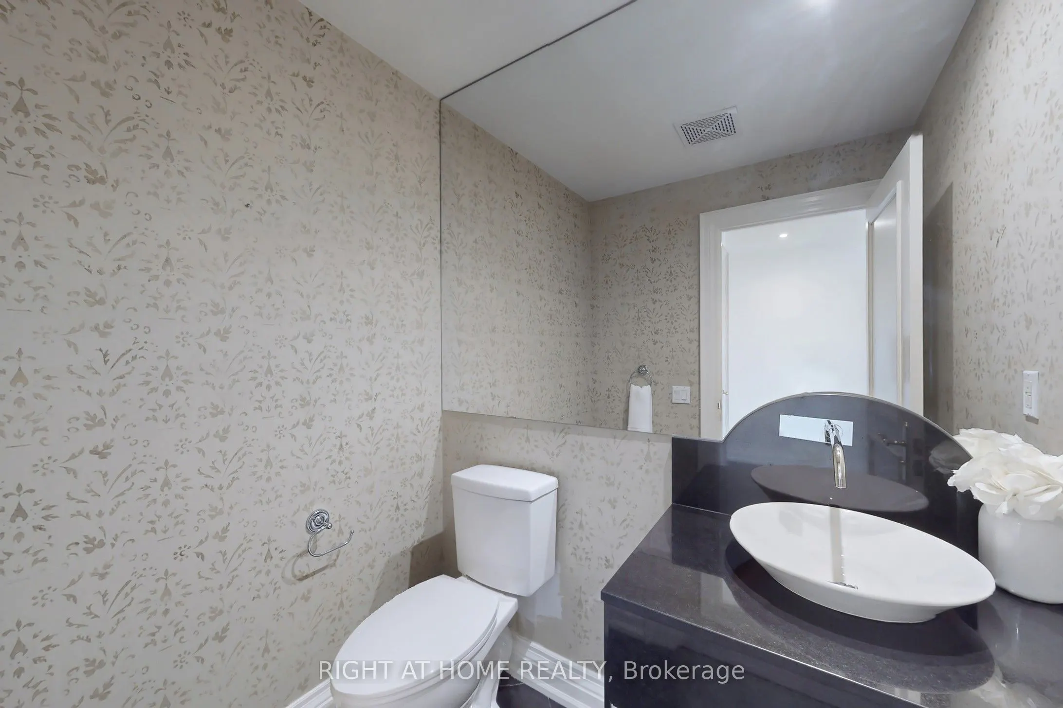 38 Avenue Road, #1201