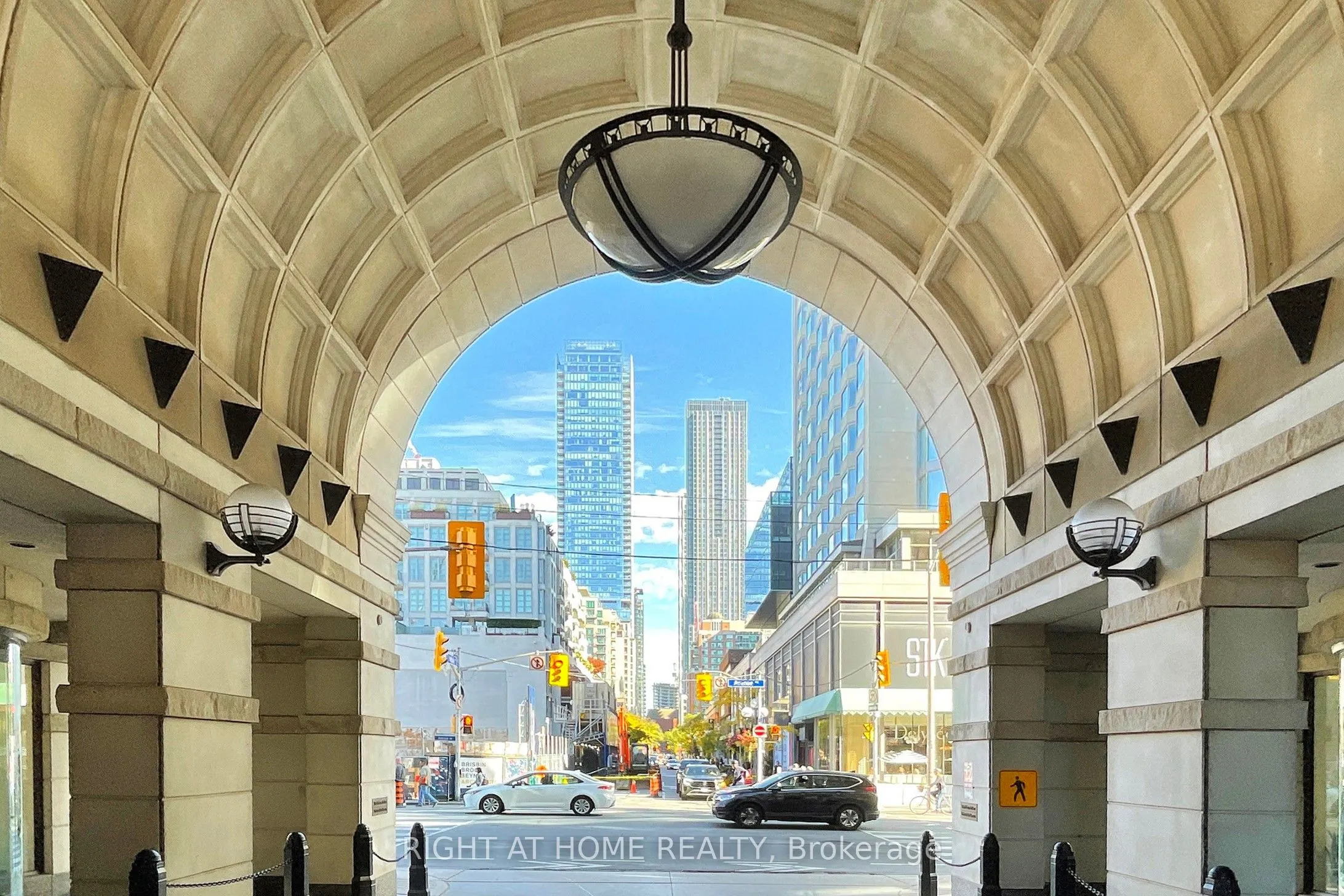 38 Avenue Road, #1201