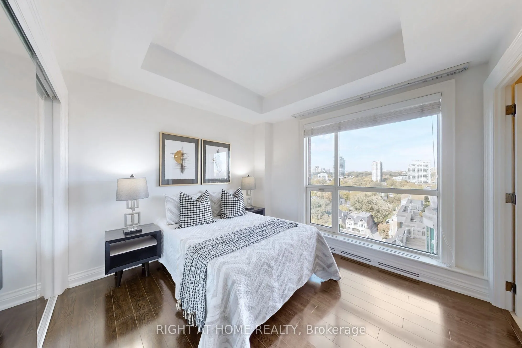 38 Avenue Road, #1201