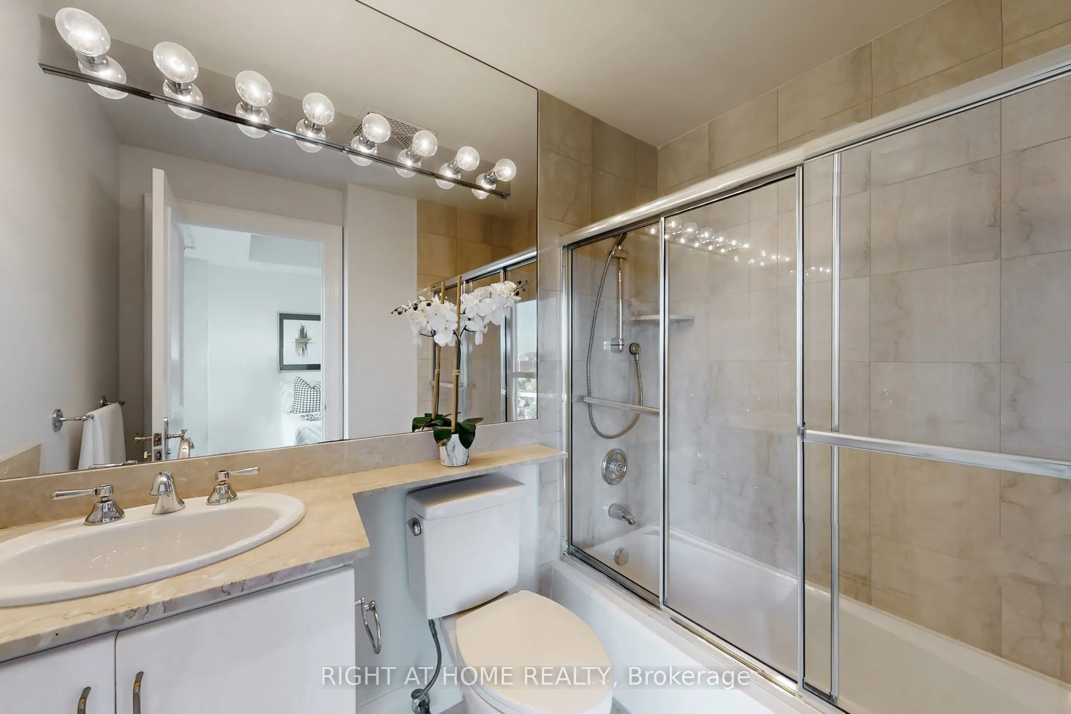 38 Avenue Road, #1201